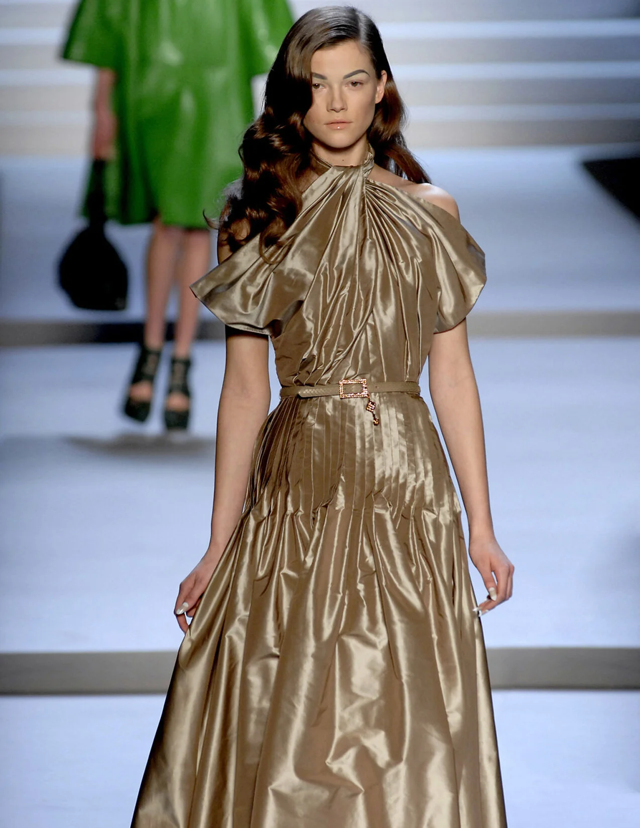 DIOR_PAP_F07_BEIGEGOLDTAFFETADRESS_DETAIL_RES150.jpg