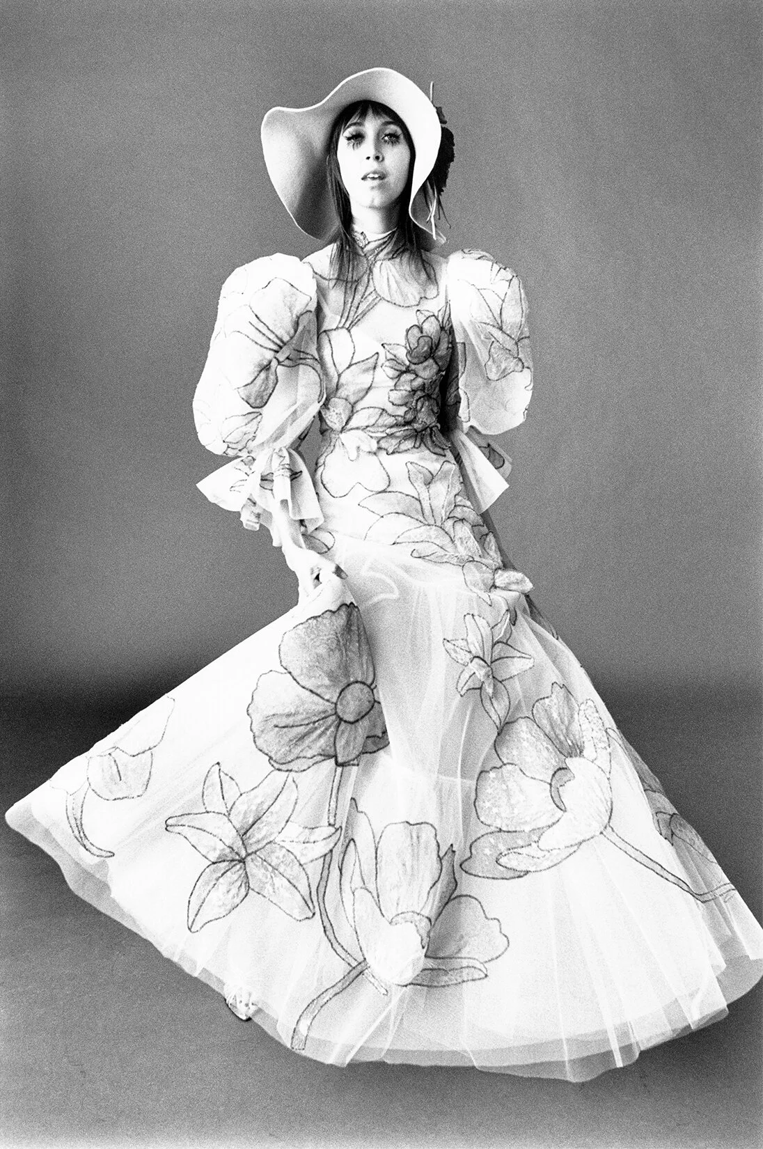 MJ_S20_CAMPAIGN_LACEDRESS_RES150_CROP.jpg