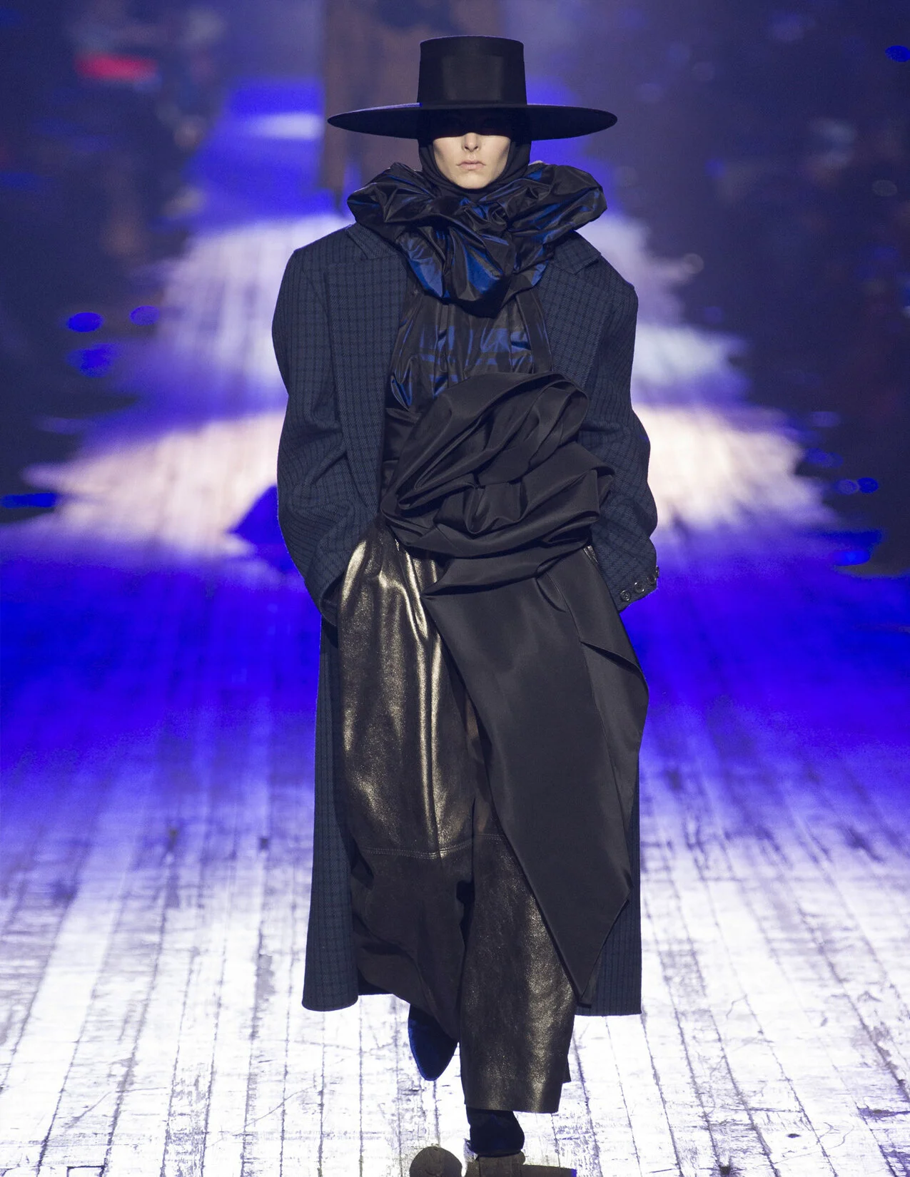 MJ_F18_BLK_WAISTFLOURISH_RES150.jpg