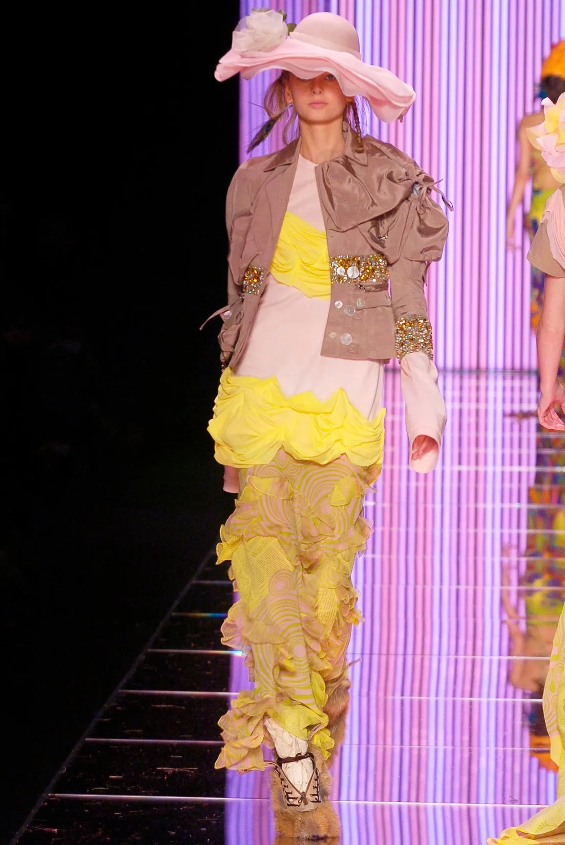 GALLIANO_S05_DRAPEDJERSEYT+FRILLSKT_SHOW_RES150.jpg