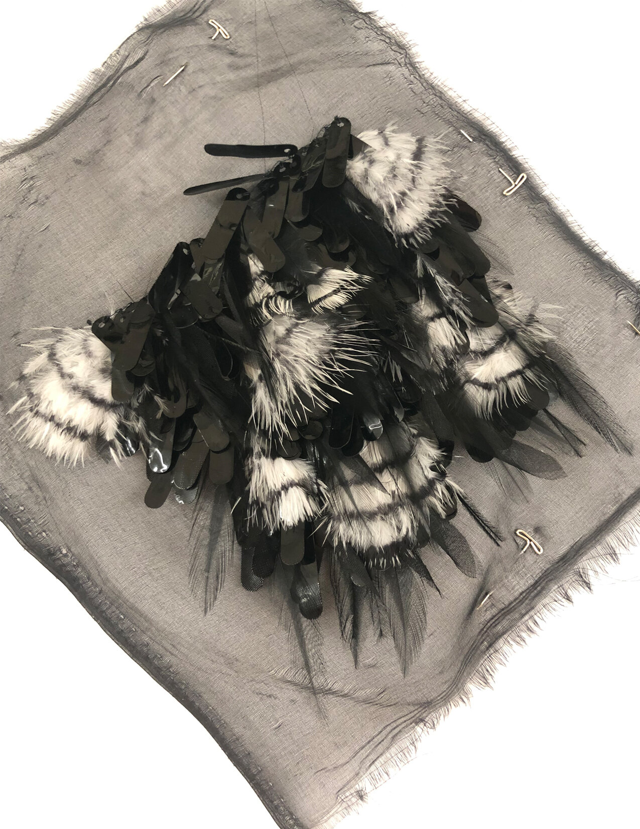 MJ_F20_BLKWHTFEATHERS+SEQUINS_SWATCH_RES150.jpg