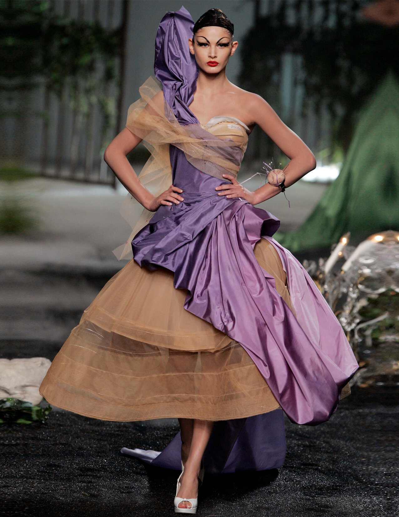 DIOR_HC_F05_PURPLEDRESS_RUNWAY_RES150.jpg