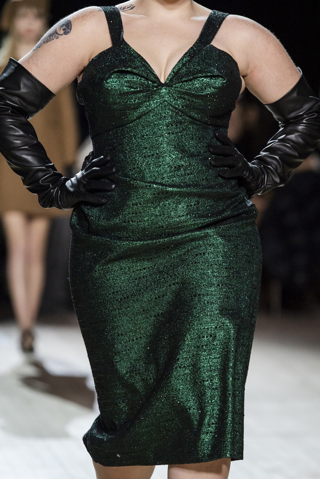 MJ_F20_GRNWOOLWITHCRYSTALSDRESS_DETAIL_CROPPEDSHAPE_RES150.jpg