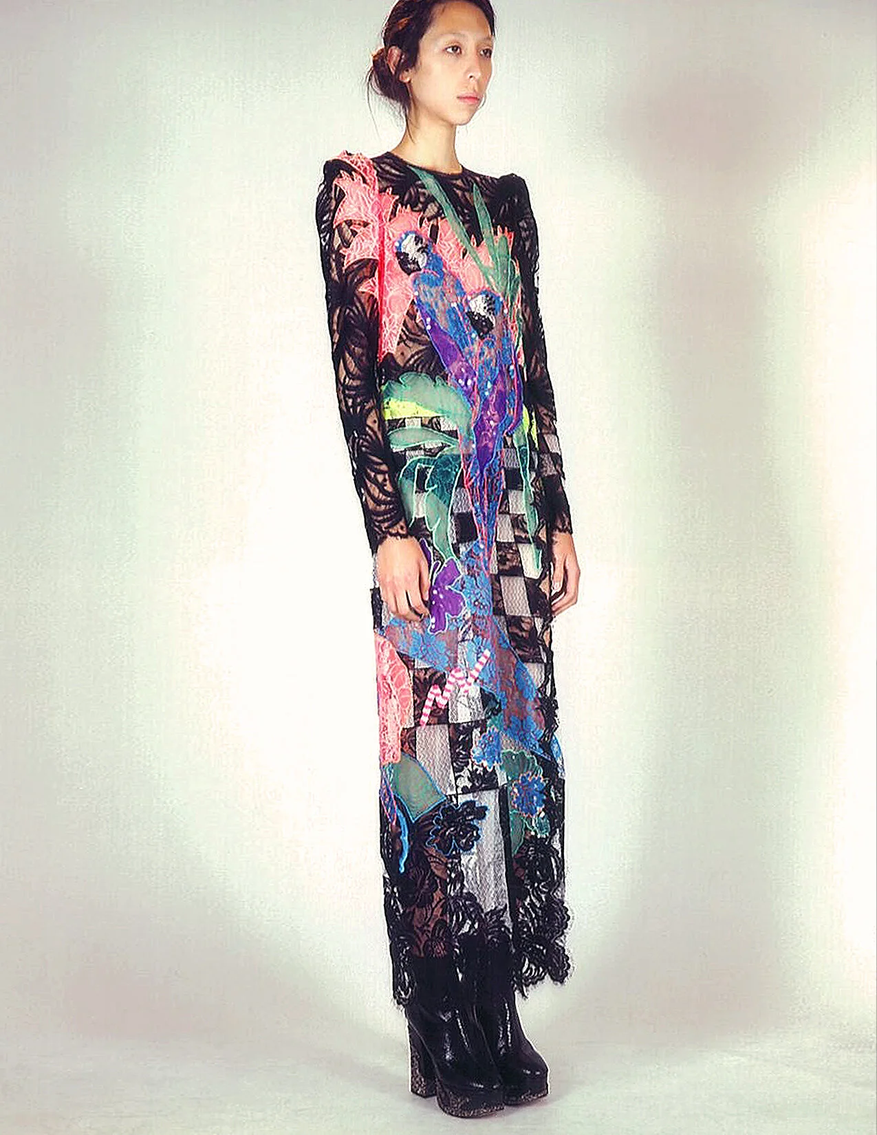 MJ_R17_PARROTSLACE_FITTING_SIDE_RES150.jpg
