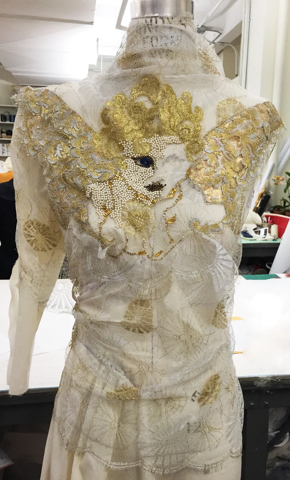 MJ_S16_LACEANGELEMB_DRAPE_SWATCH_RES150.jpg