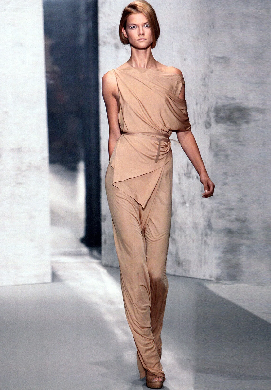 DK_S10_NUDEJERSEYJENNANISTONDRESS_RUWNAY_RES150_ CROP.jpg