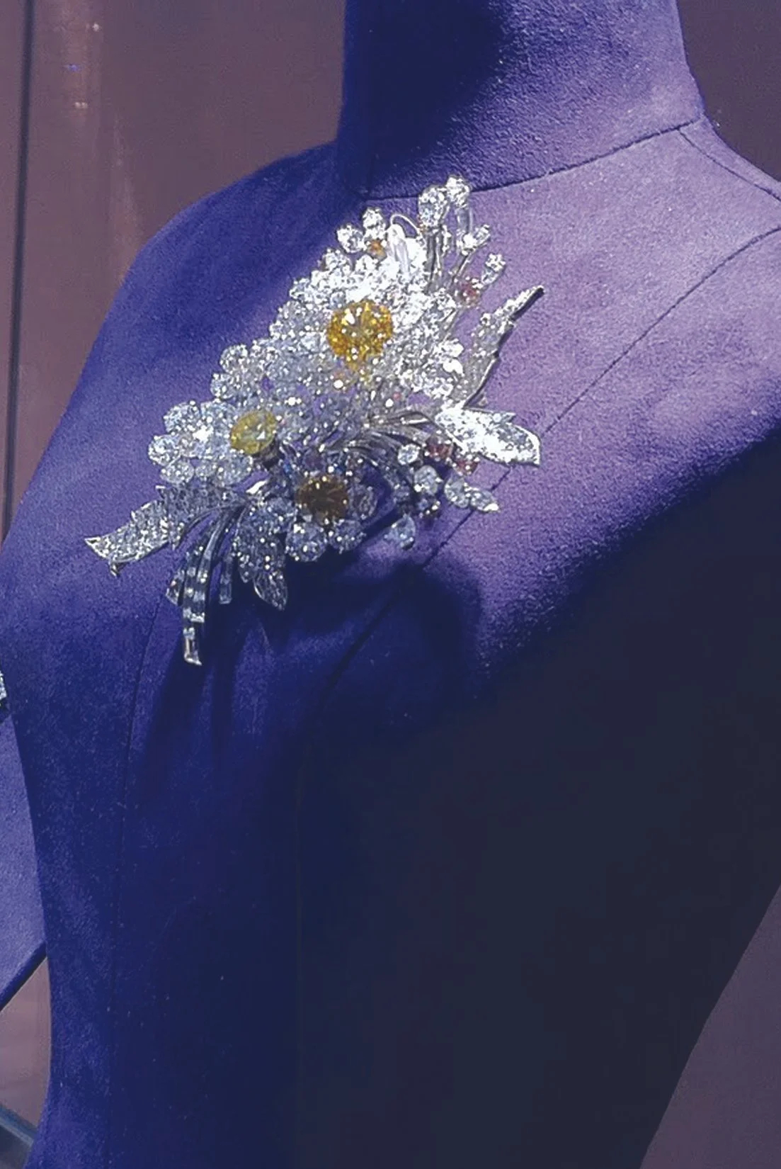 SPRING23_DOLLS_ELIZTAYLOR_YLLWDIAMONDS_INSPO_RES150.jpg