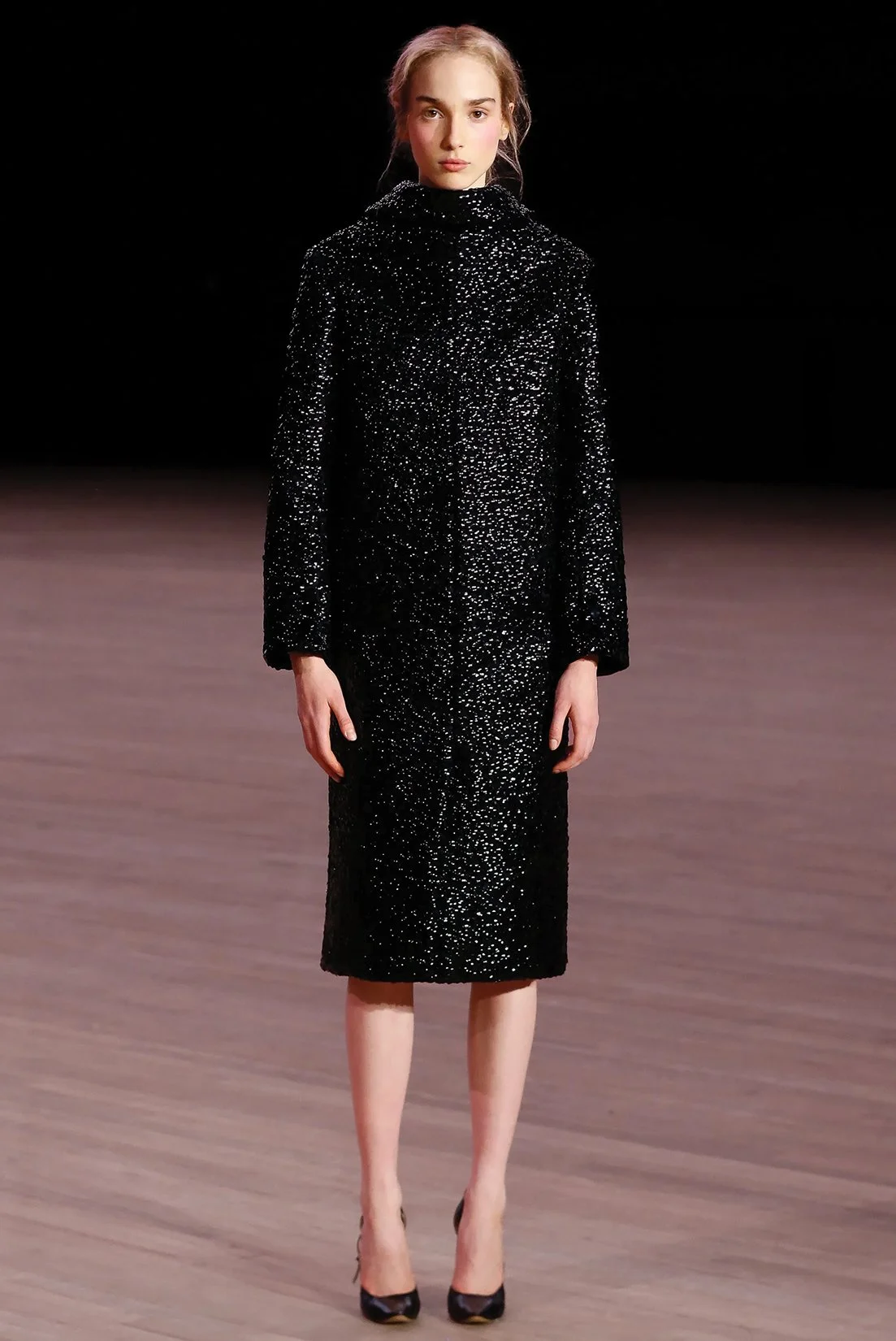 MJ_F26_BLKSEQUINCOATSHOW_RES150.jpg