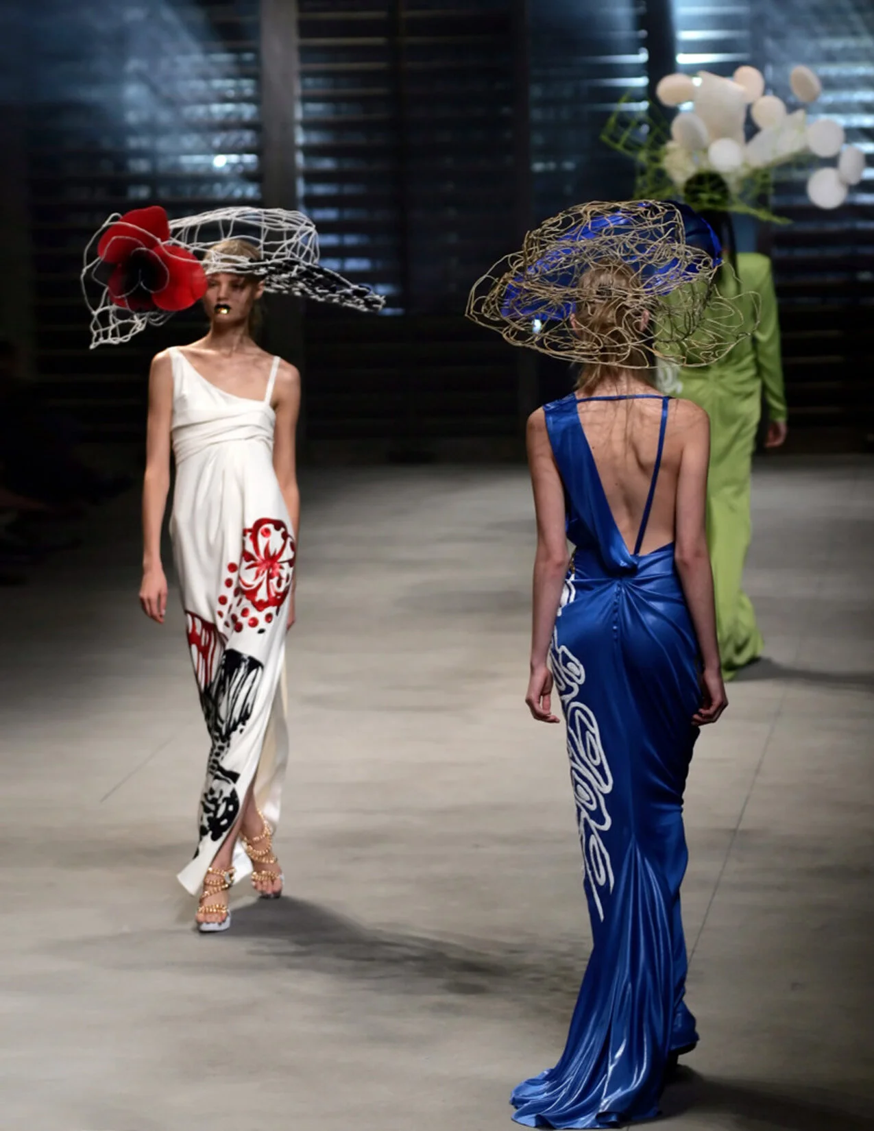 GALLIANO_S07_X2_WHTDRESSBLUDRESS_RUNWAYRES150.jpg