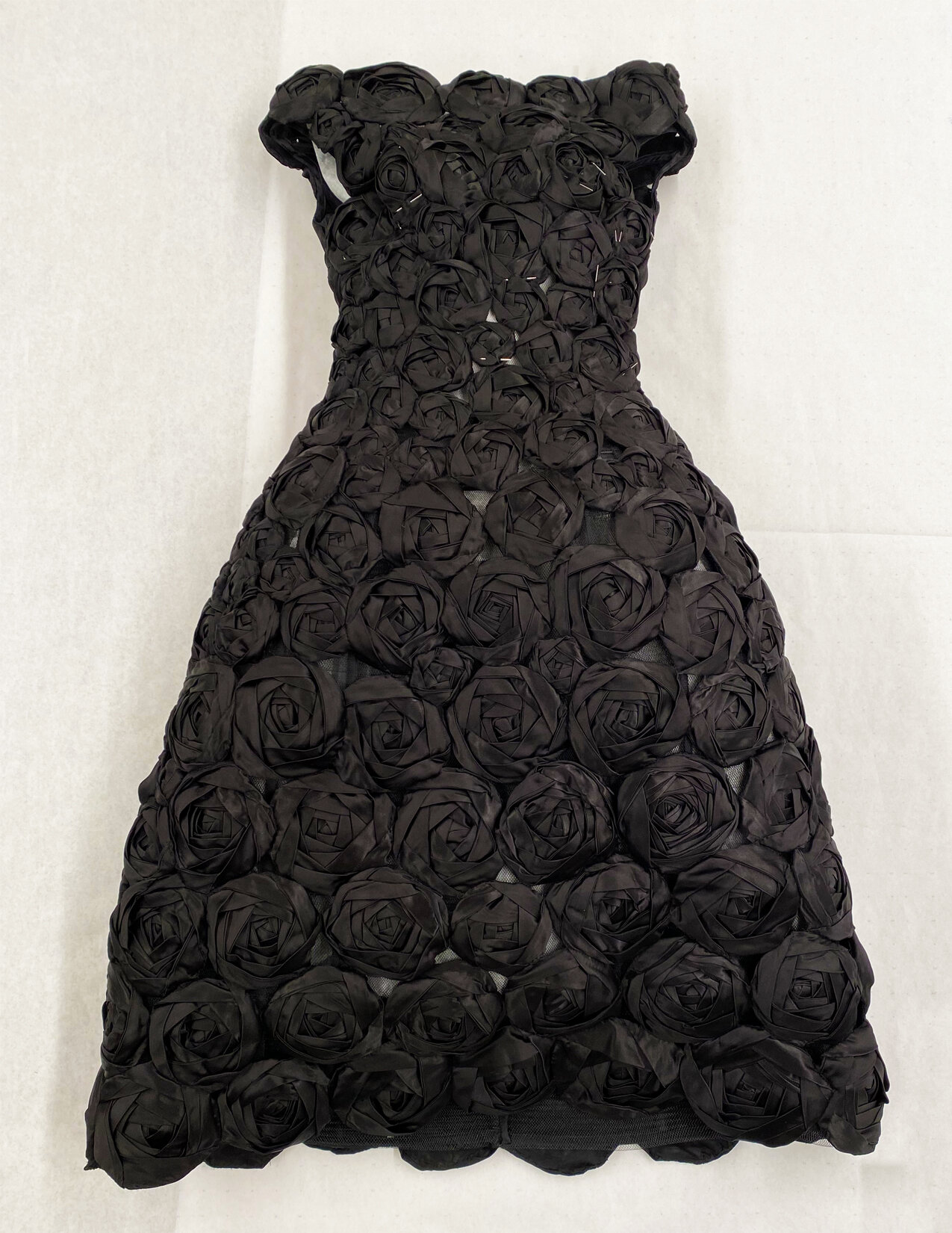 MJ_F20_BLACKROSESDRESS_SILHOUETTESATURATED_RES150.jpg