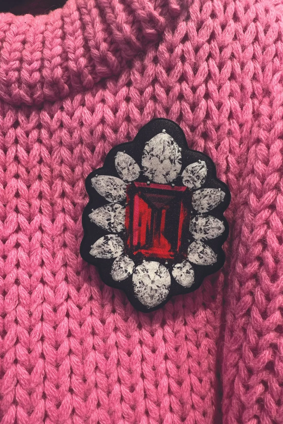 SPRING23_DOLLS_OVALBROOCHRED_RES150.jpg