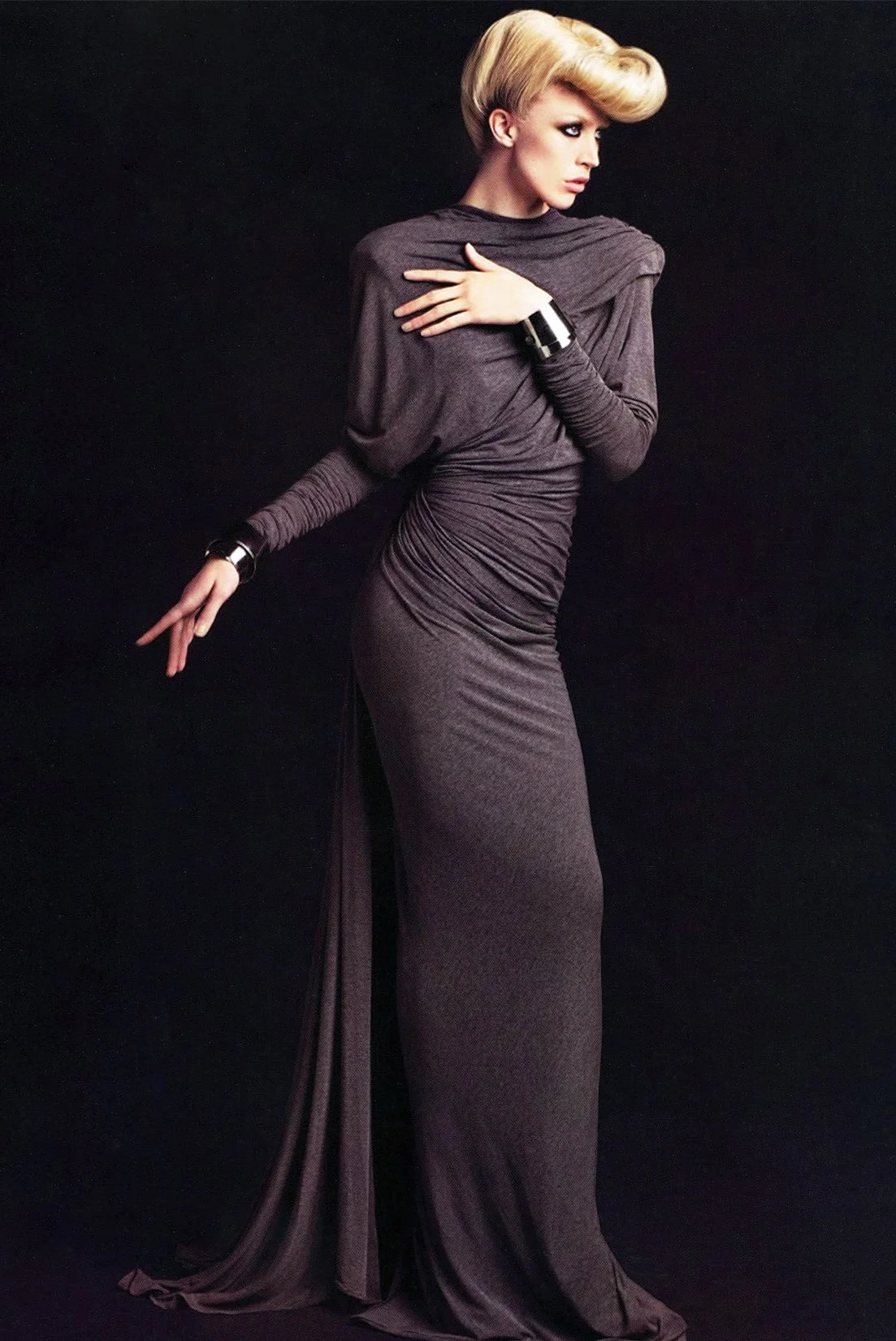 DK_F09_FRENCHVOGUE_AUG09_GREYJERSEYDRESS_CLEANED_RES150.jpg