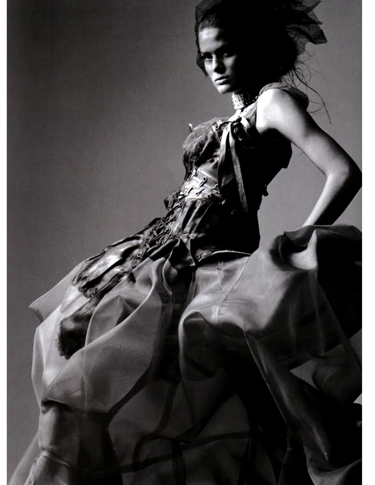 DIOR_HC_S06_EDITORIAL_NUDECORSET_BNW_RES150.jpg