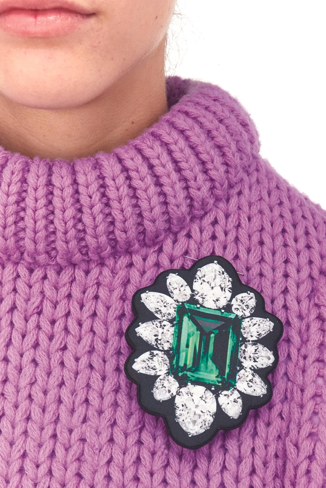SPRING23_DOLLS_EMERALDBROOCH_DETAIL_RES150.jpg