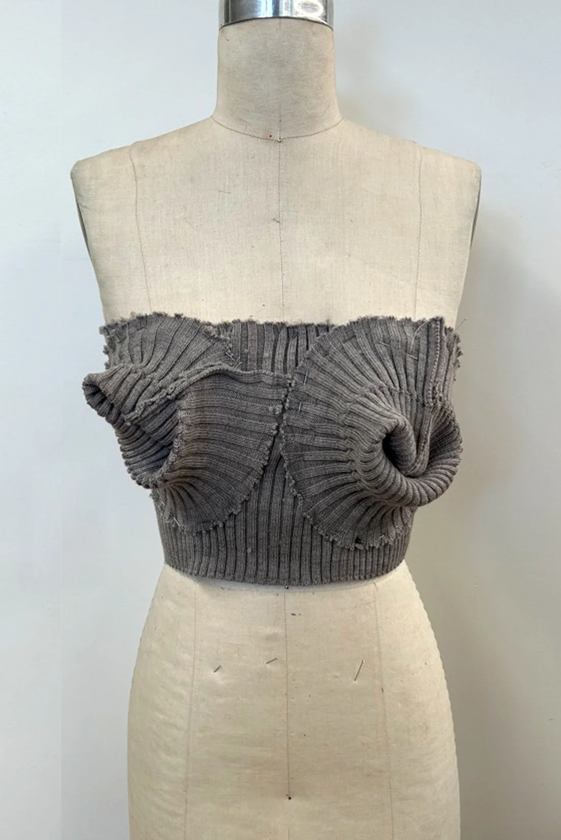 MJ_S23_CORKSCREWBUSTS_BUSTIER_DRAPE1_RES150.jpg
