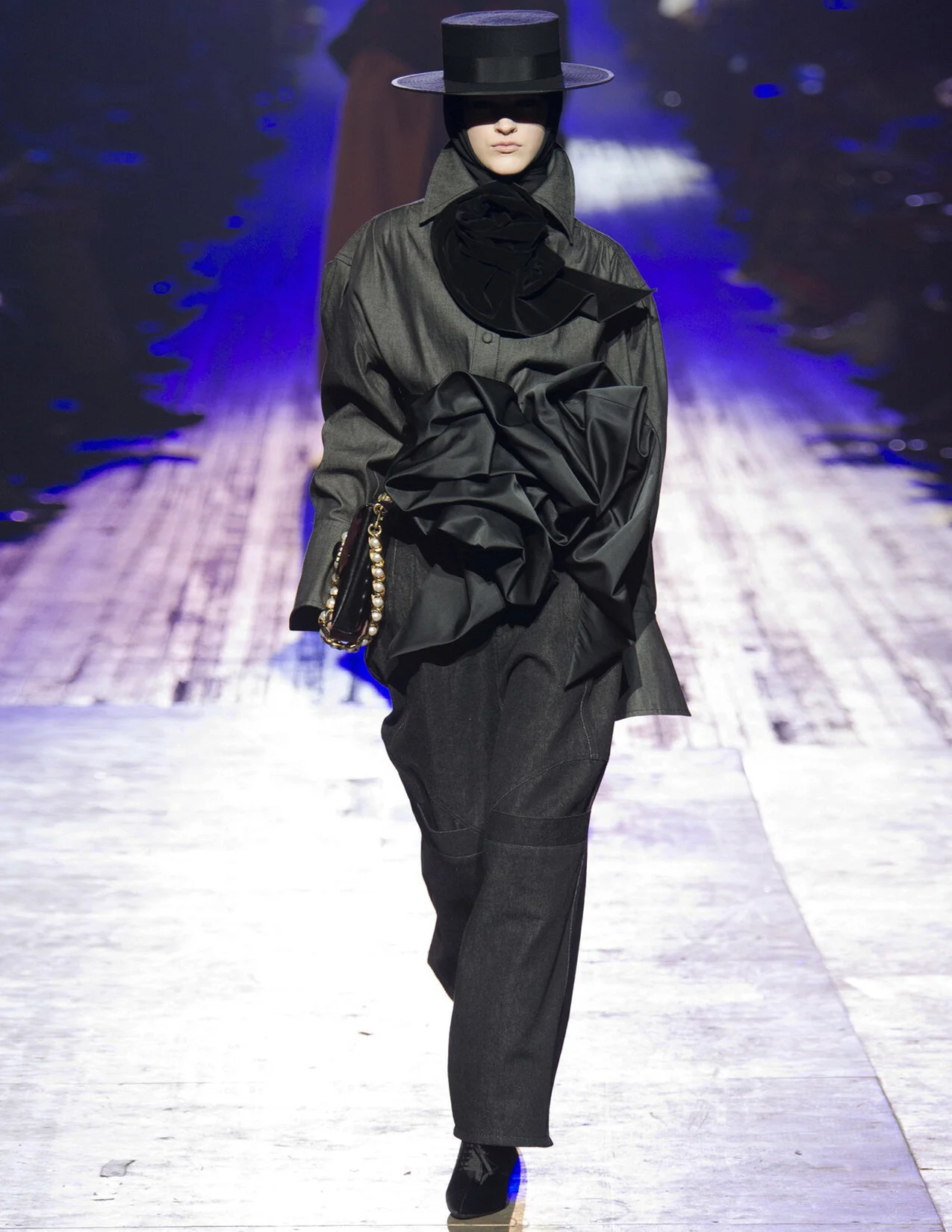 MJ_F18_BLKNECK+WAISTFLOURISH_RES150.jpg
