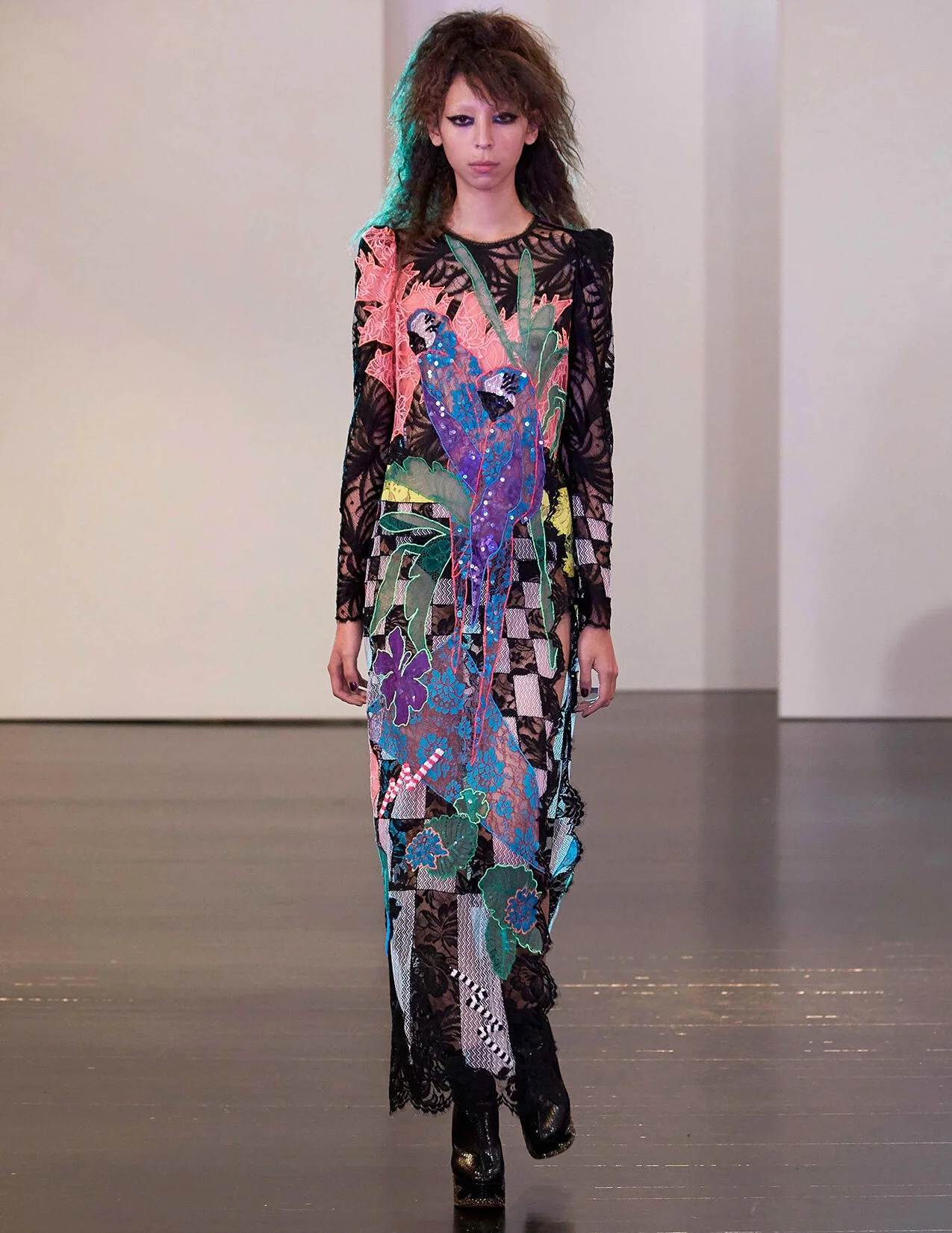 MJ_R17_PARROTSLACE_RUNWAY_RES150.jpg