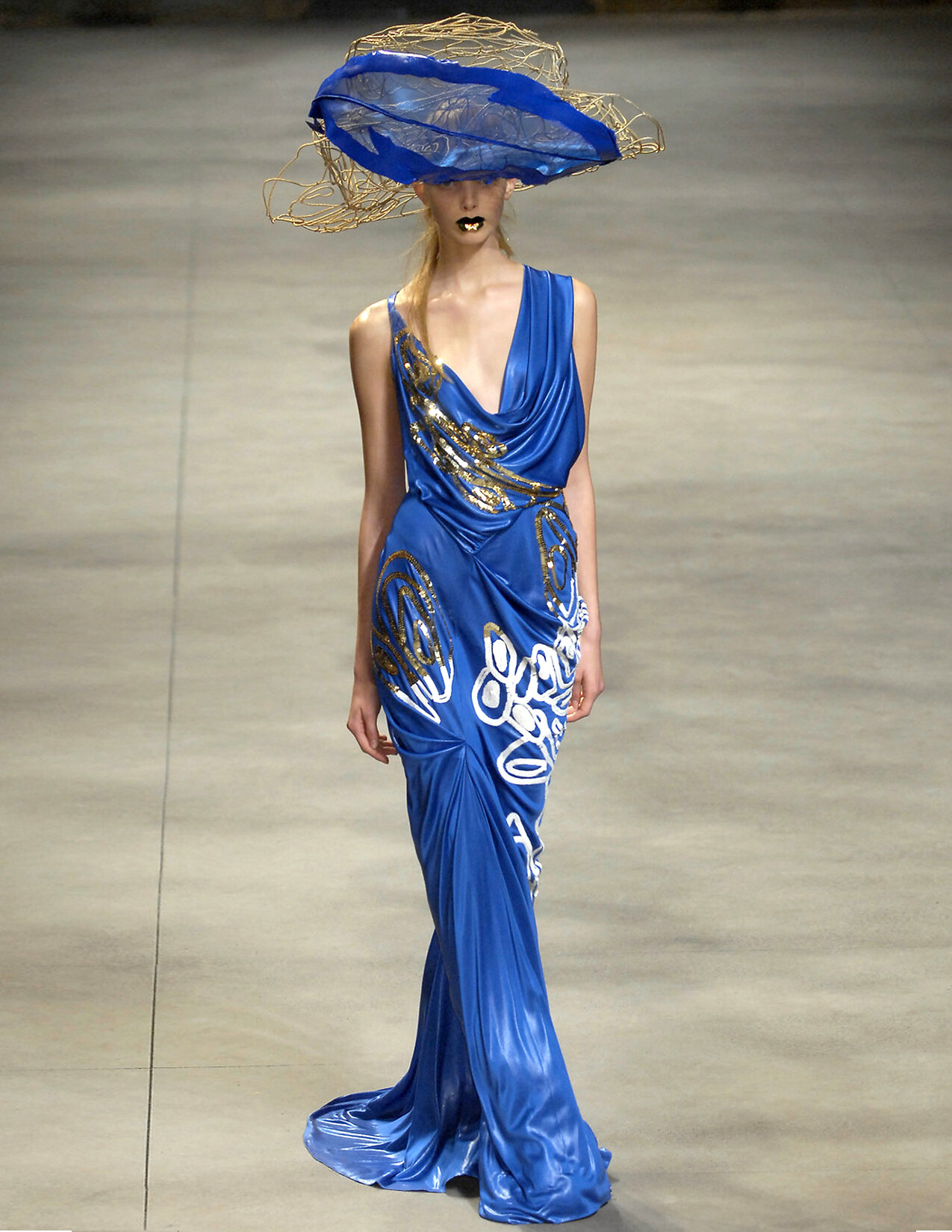 GALLIANO_S07_BLUEDRAPEJERSEYDRESS_RUNWAY_RES150.jpg