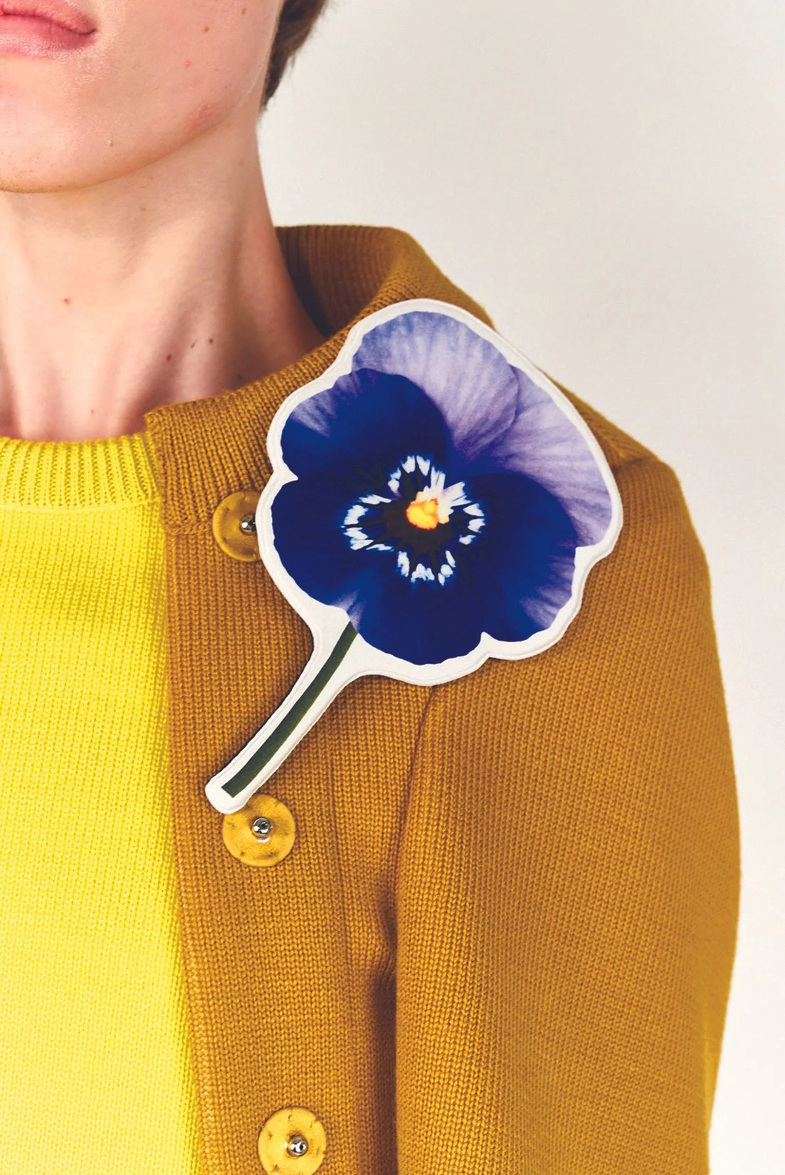 SPRING25_CARTOON_PANSYBROOCH_PURPL_FITT_RES150.jpg