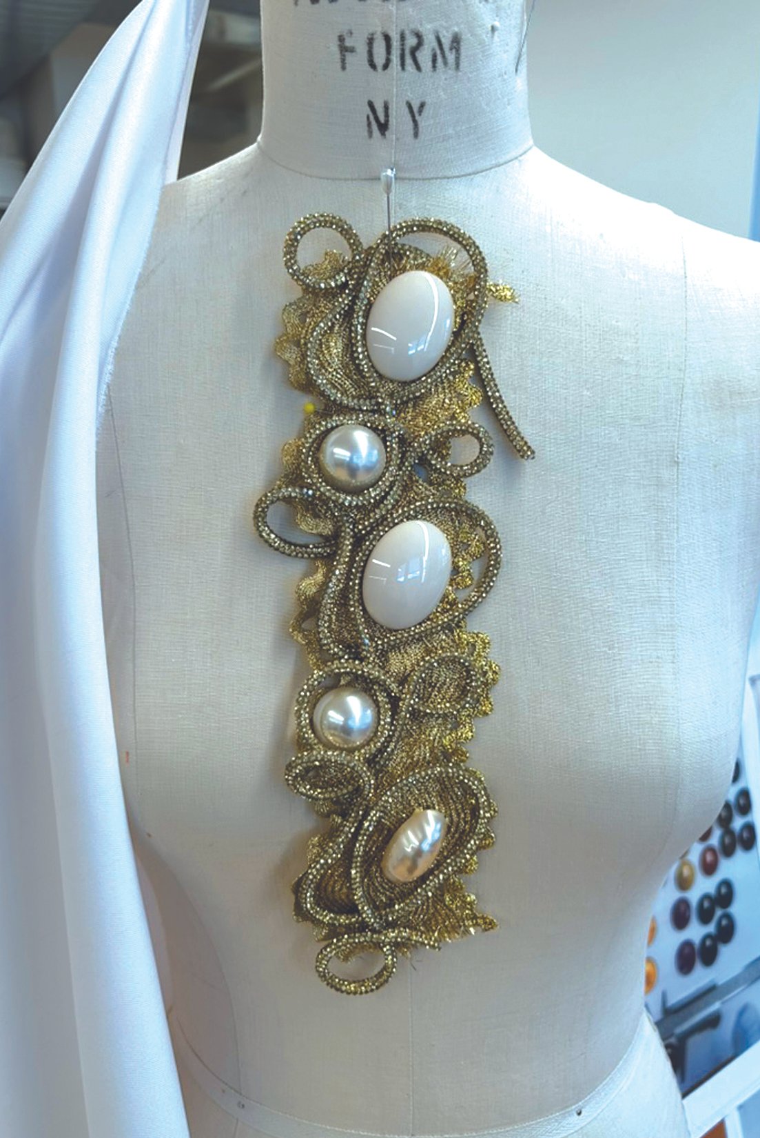 MJ_F26_DOLLTRIMSGOLD1ST_RES150.jpg