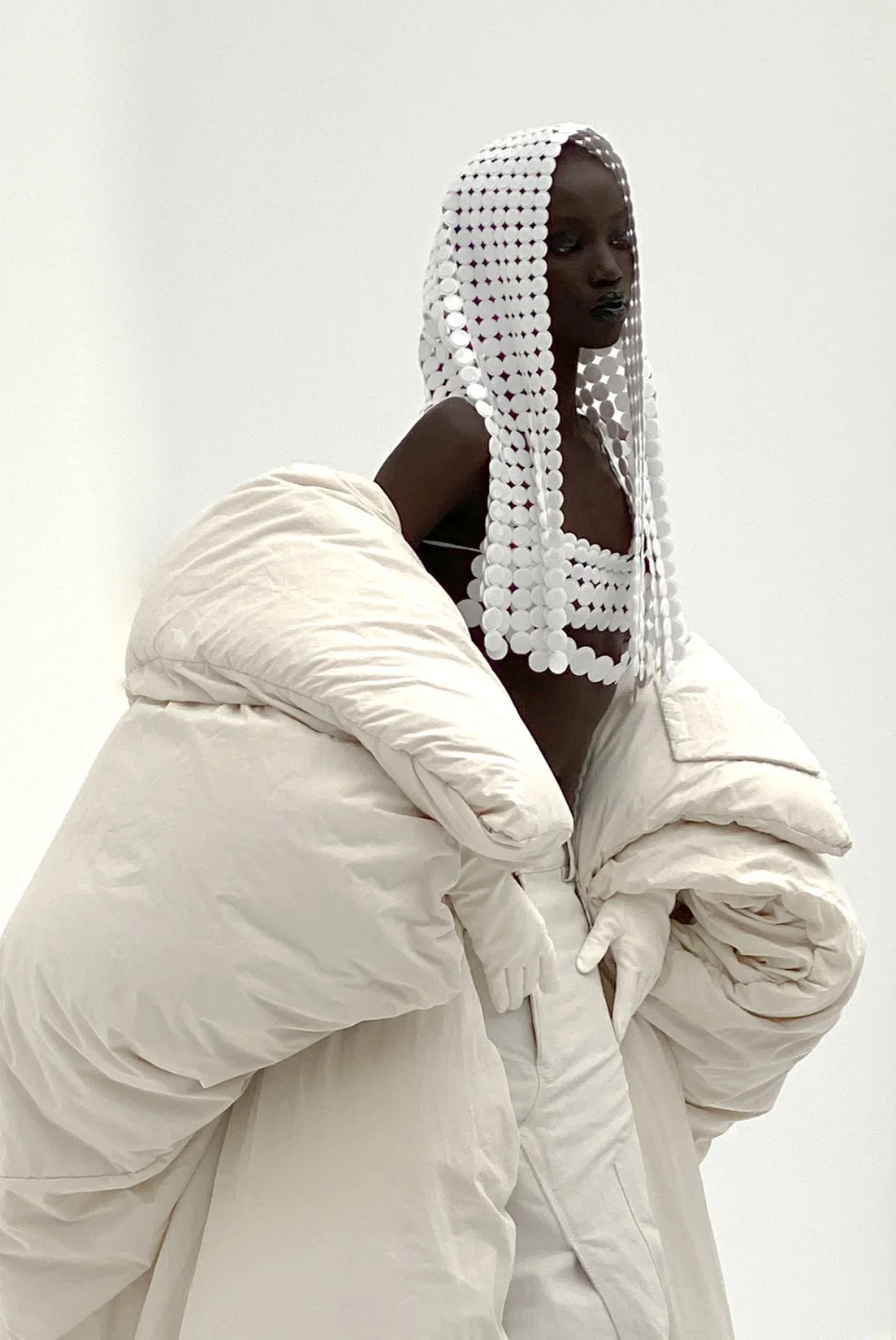 MJ_SPRING22_ANOK_WHITEHOOD_CLOSEUP_OPT5_RES150.jpg