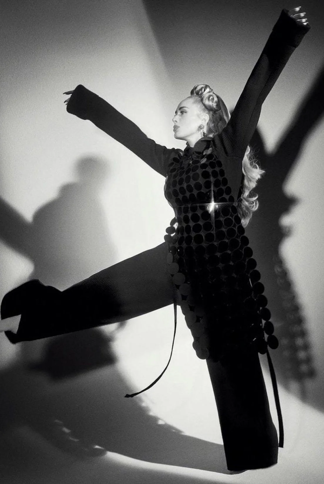 MJ_VIP_ADELE_THEFACE_BLKSCHLAEP2_RES150.jpg