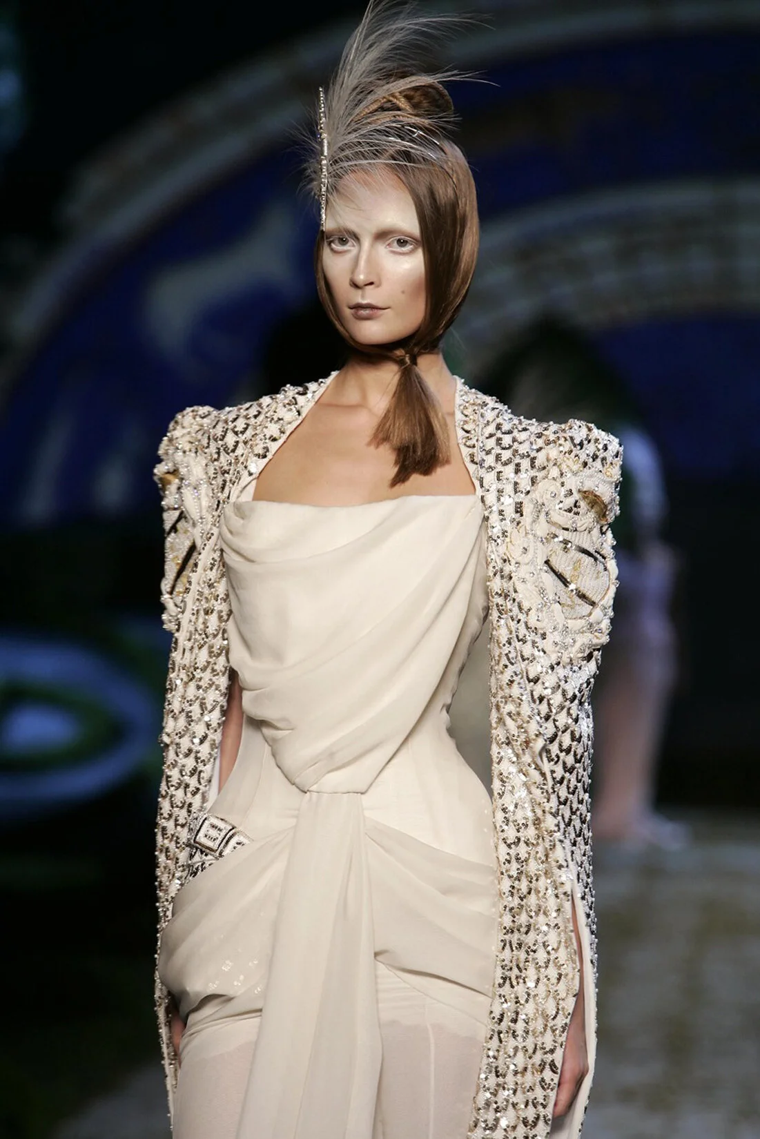 DIOR_HCF06_WHITEDRAPEDRESS+CAPE_DETAIL_RES150_CROP.jpg