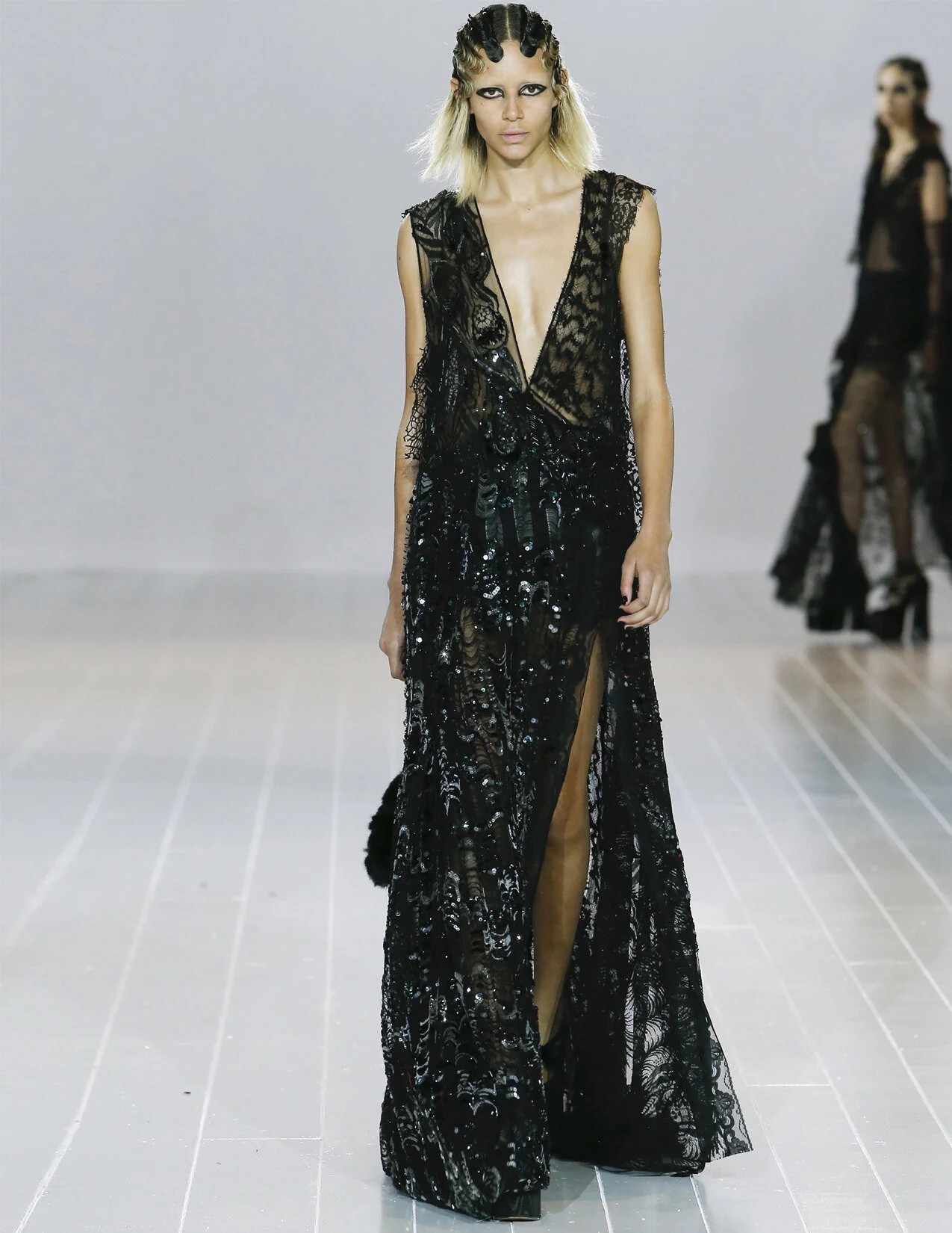 MJ_F16_LACEDRESS_RUNWAY_RES150.jpg