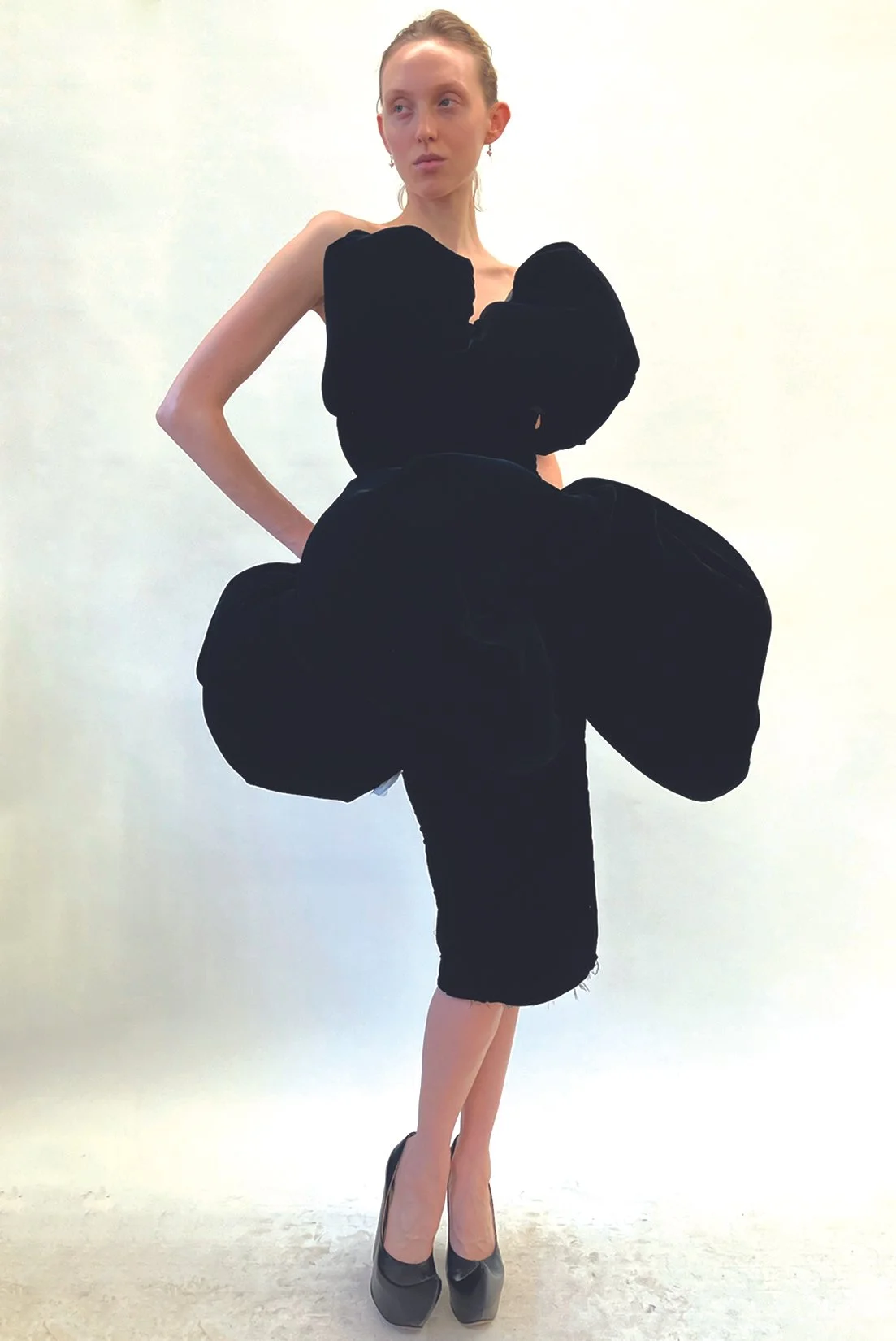 FALL25_BLOBS_WEB_PROCESS_BLKPINKVELVETDRESS_FITTING_RES150.jpg