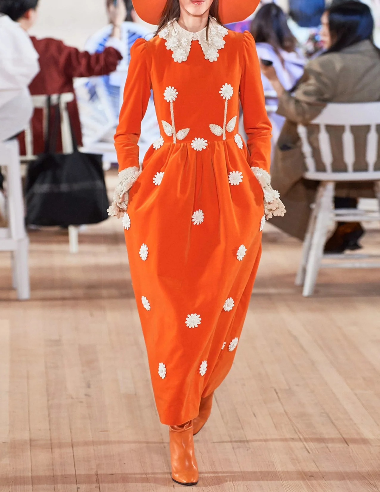 MJ_S20_CROCHETDAISIES_RUNWAYCLOSEUP_RES150.jpg