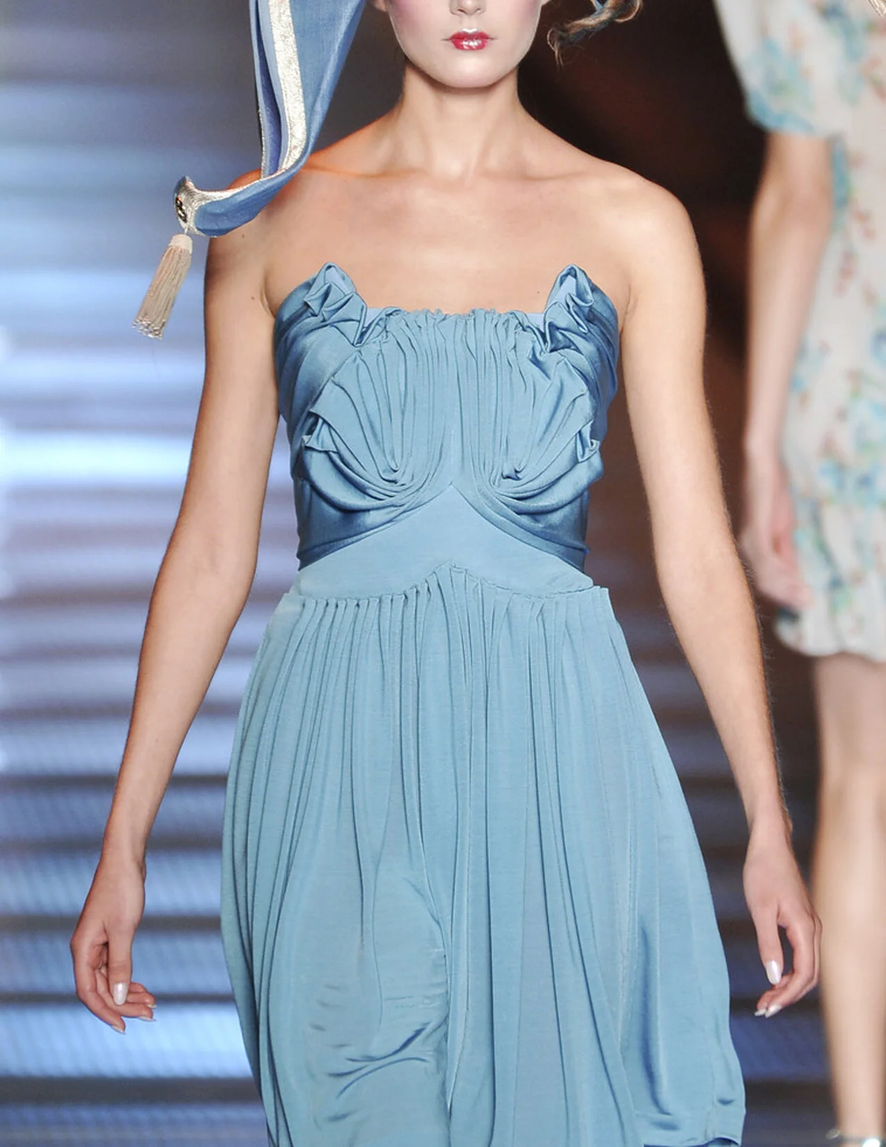 GALLIANO_S09_JERSEYFANCHESTDRAPE_RUNWAYDETAIL2_RES150.jpg