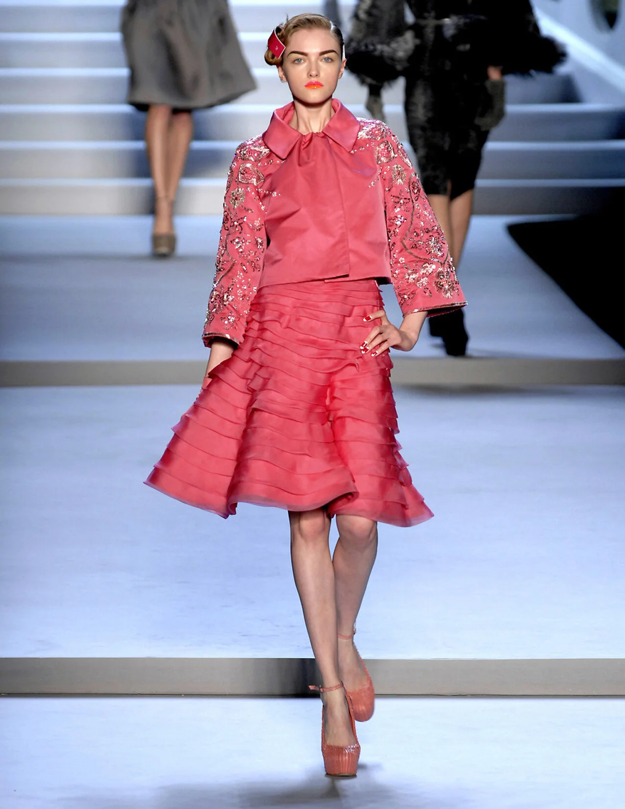 DIOR_PAP_F07_PINKLAYEREDSKIRT_RES150.jpg