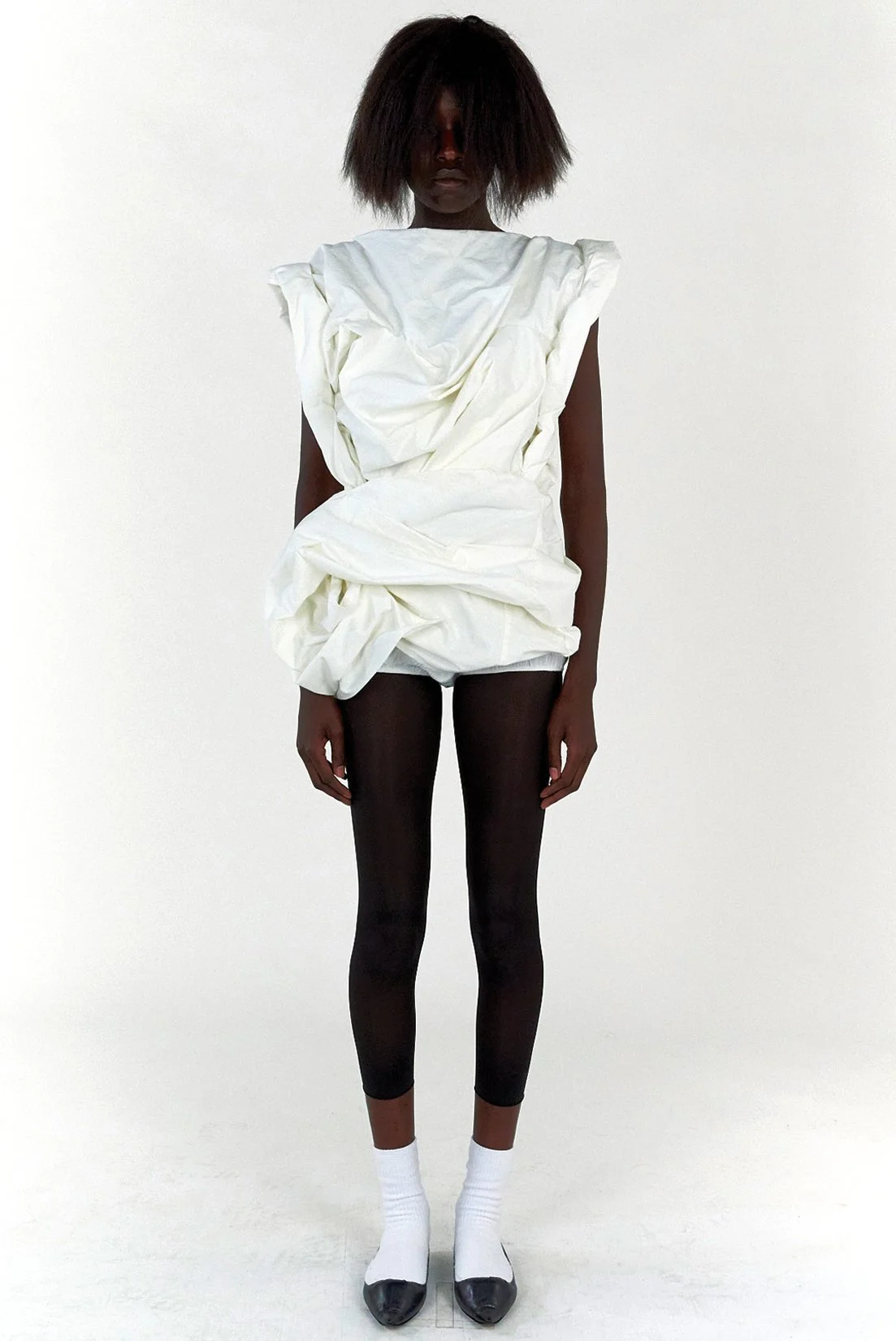 MJ_F23_WHTSHIRTBUSTDRAPE_FITTING_RES150.jpg
