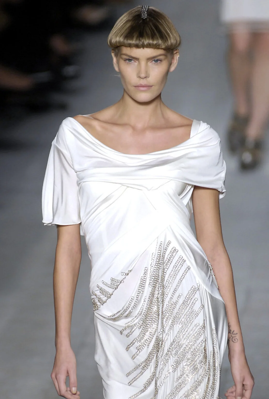 DIOR_PAP_S07_JOANOFARCTDRESS_DETAIL_RES150_CROP.jpg