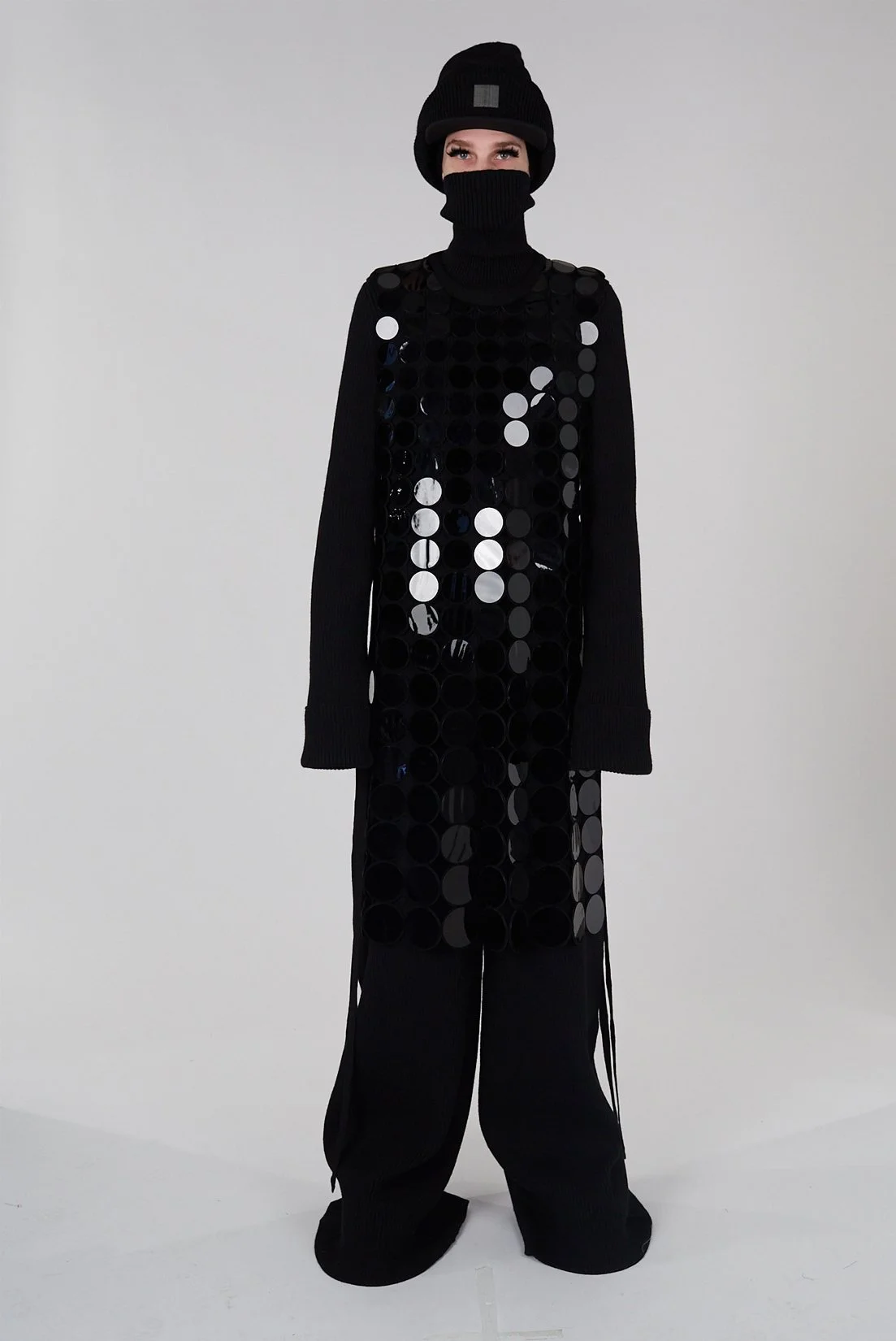 MJ_F21_SCHLAPF_BLK_TABARD_FRONT_FITTING_RES150.jpg