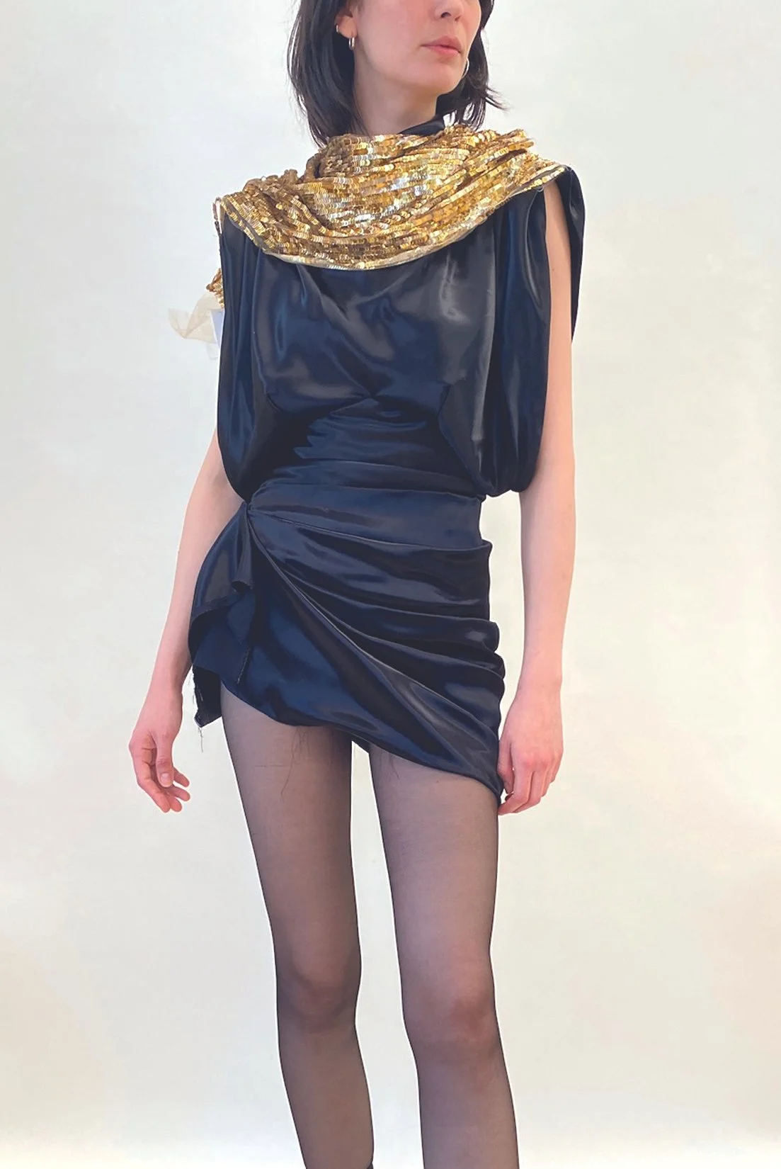 MJ_F23_GOLDSEQUINS_DRAPE_FIT_RES150.jpg