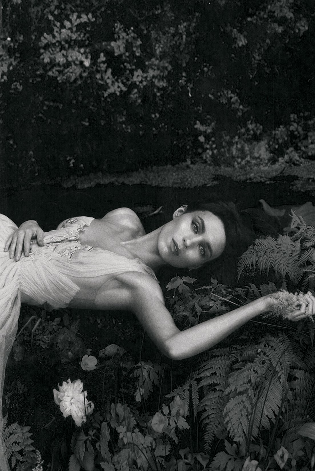 MARCHESA_F12_GREYTULLEDRAPE-VOGUE_RES150.jpg
