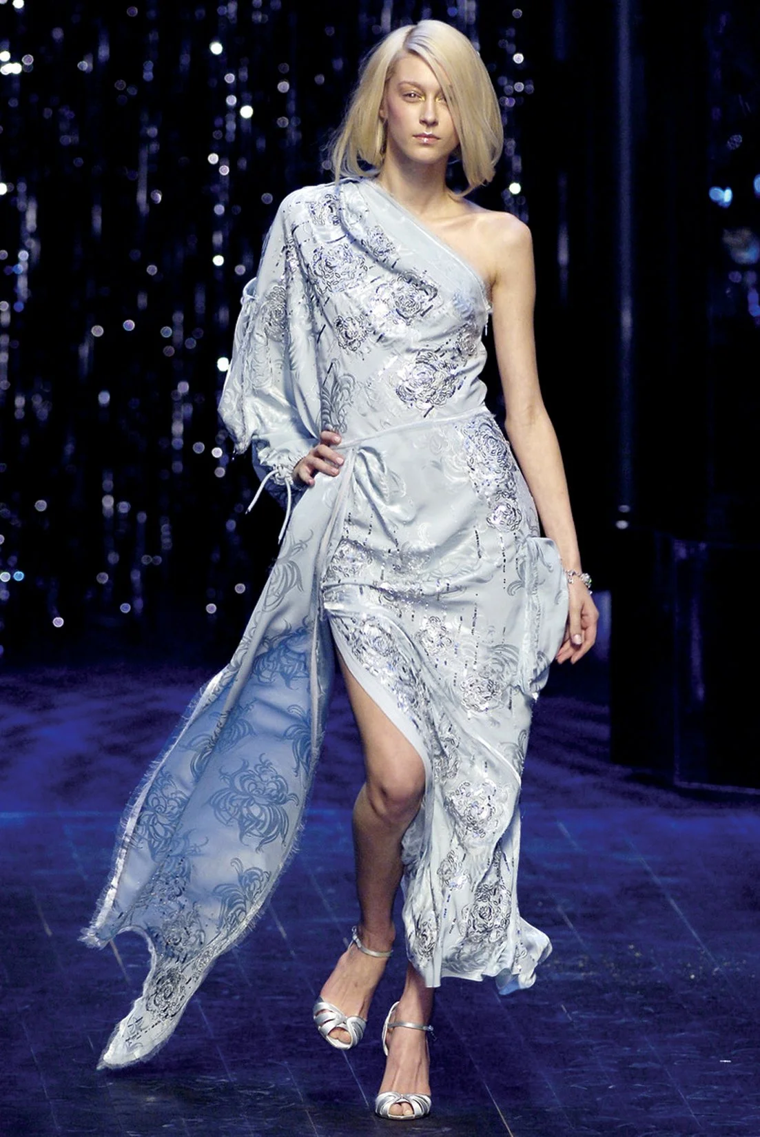 DIOR_BLUEDRESS_ANASTASIA_RES150.jpg