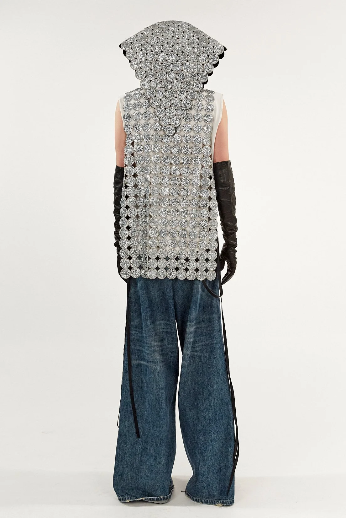 MJ_FALL22_CRYSTALTABARD+SCARF_FITTING_BACK_RES150.jpg