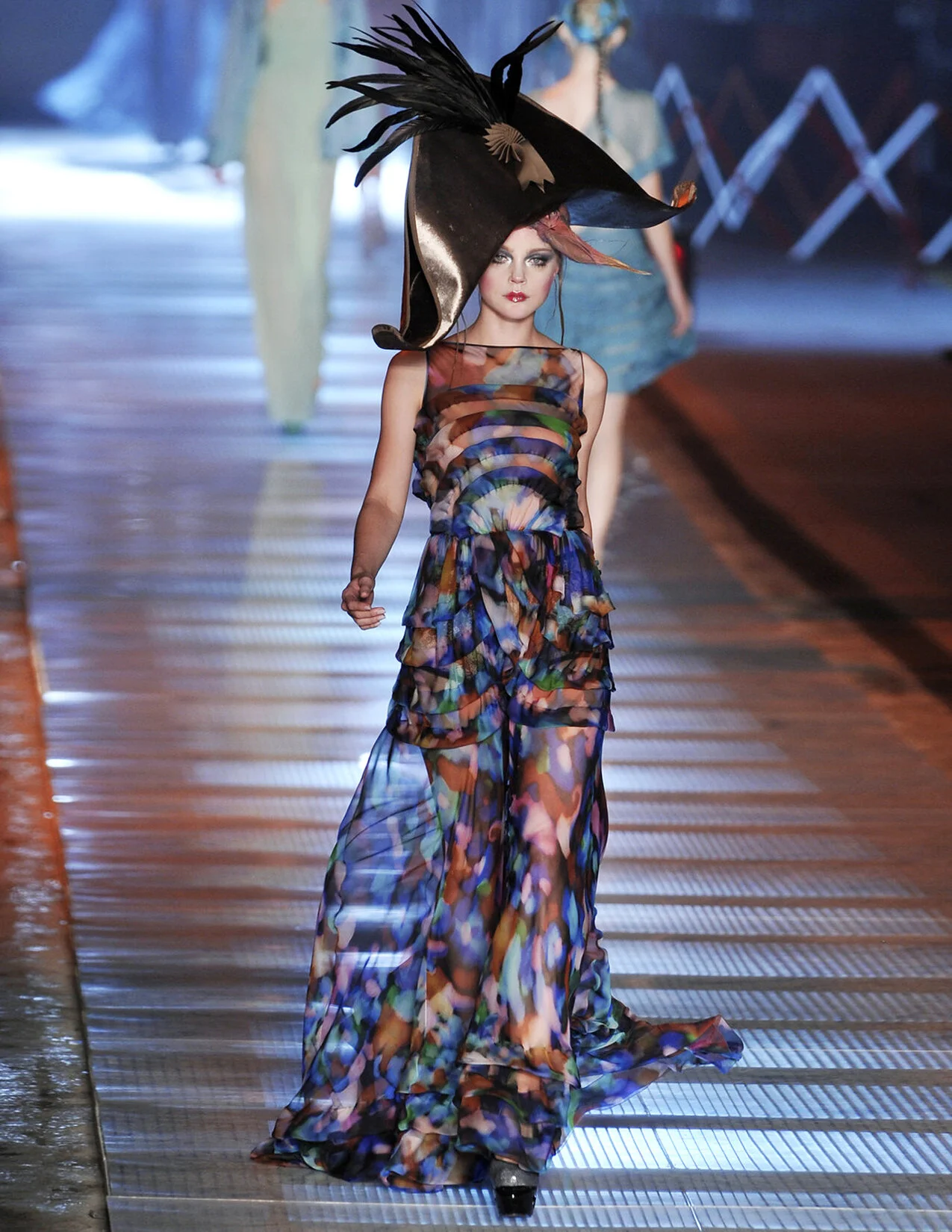 GALLIANO_S09_JESSICASTAMGOWN_RUNWAY_RES150.jpg