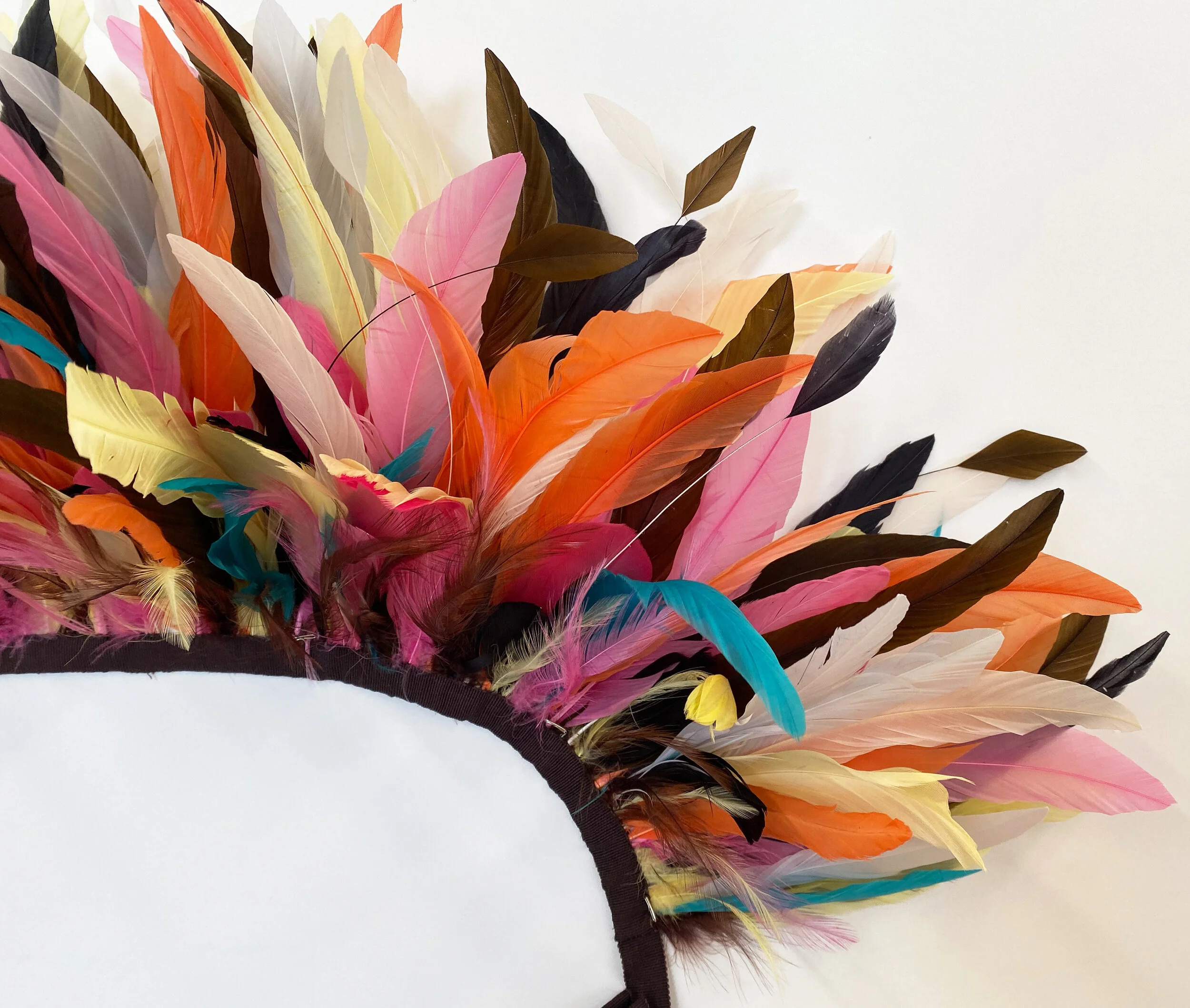 MJ_S20_MULTICOLSPOTFEATHERS_FINISHEDCOLLAR_S20_RES150.jpg