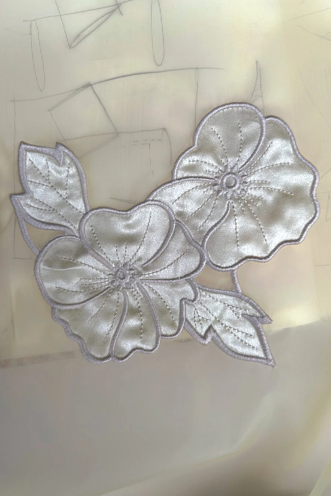 MJ_F23_SATINFLOWERAPPLIQUE_WHITE_DETAL_RES150.jpg