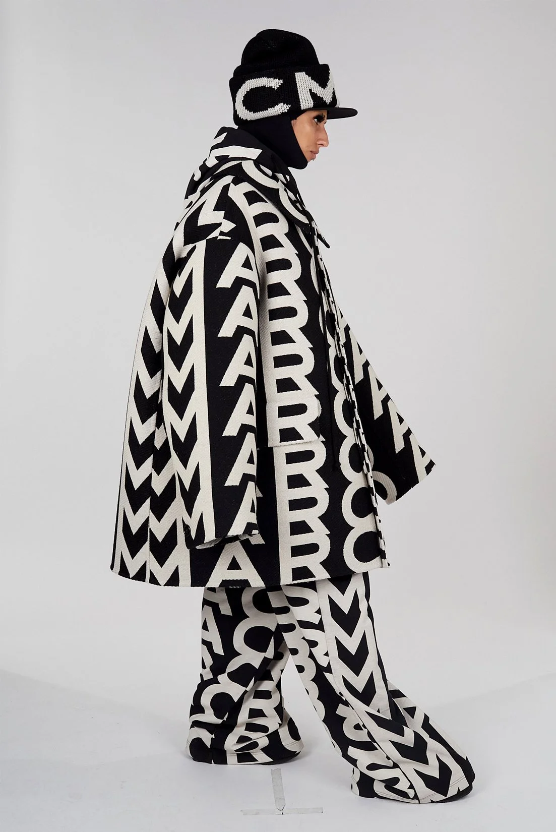MJ_F21_LOGO_BLKWHT_PEACOAT_SIDE_FITTING_RES150.jpg