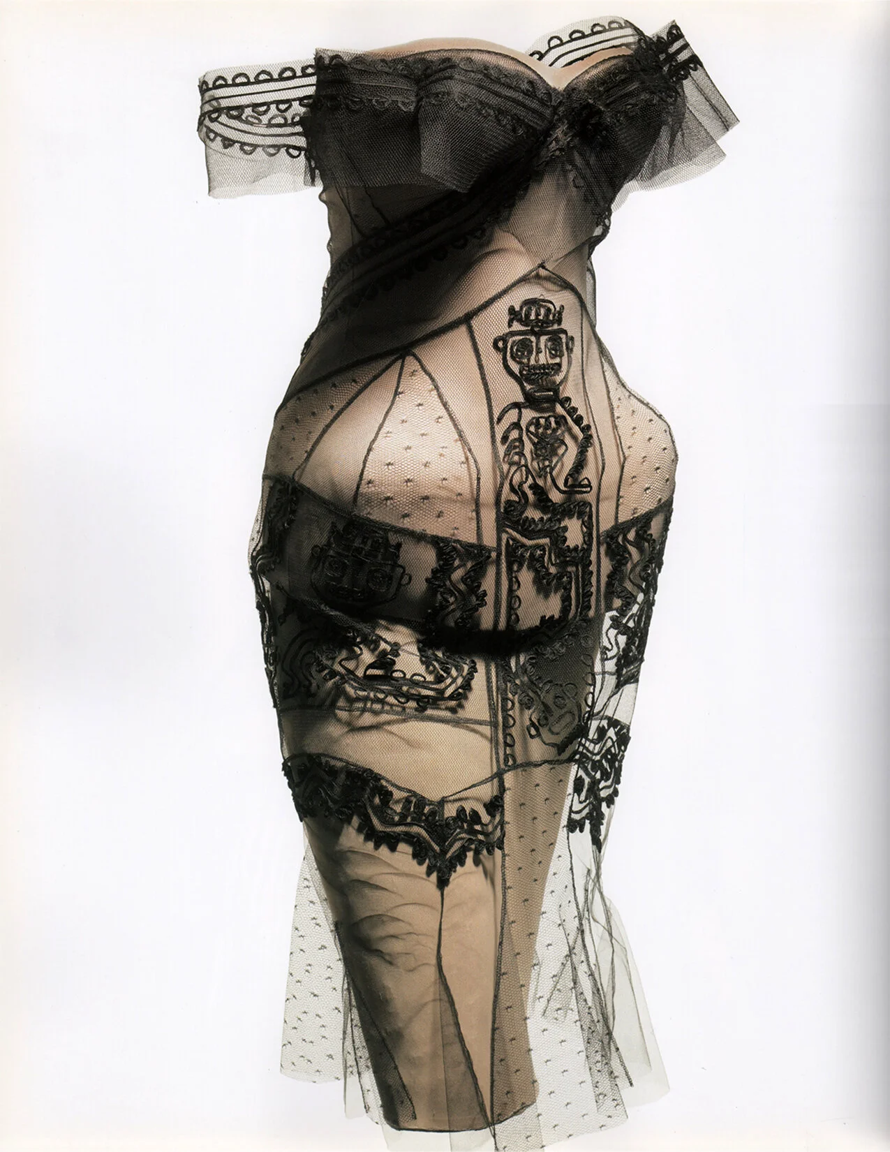 DIOR_HC_F05_POINTDESPRITCORSETDRESSES_BOOK_RES150.jpg