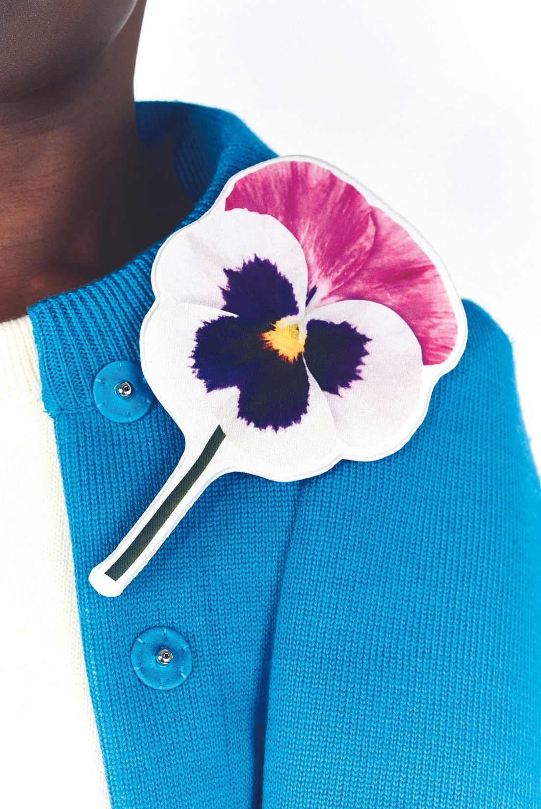 SPRING25_CARTOON_PANSYBROOCH_PINK_FITT_RES150.jpg