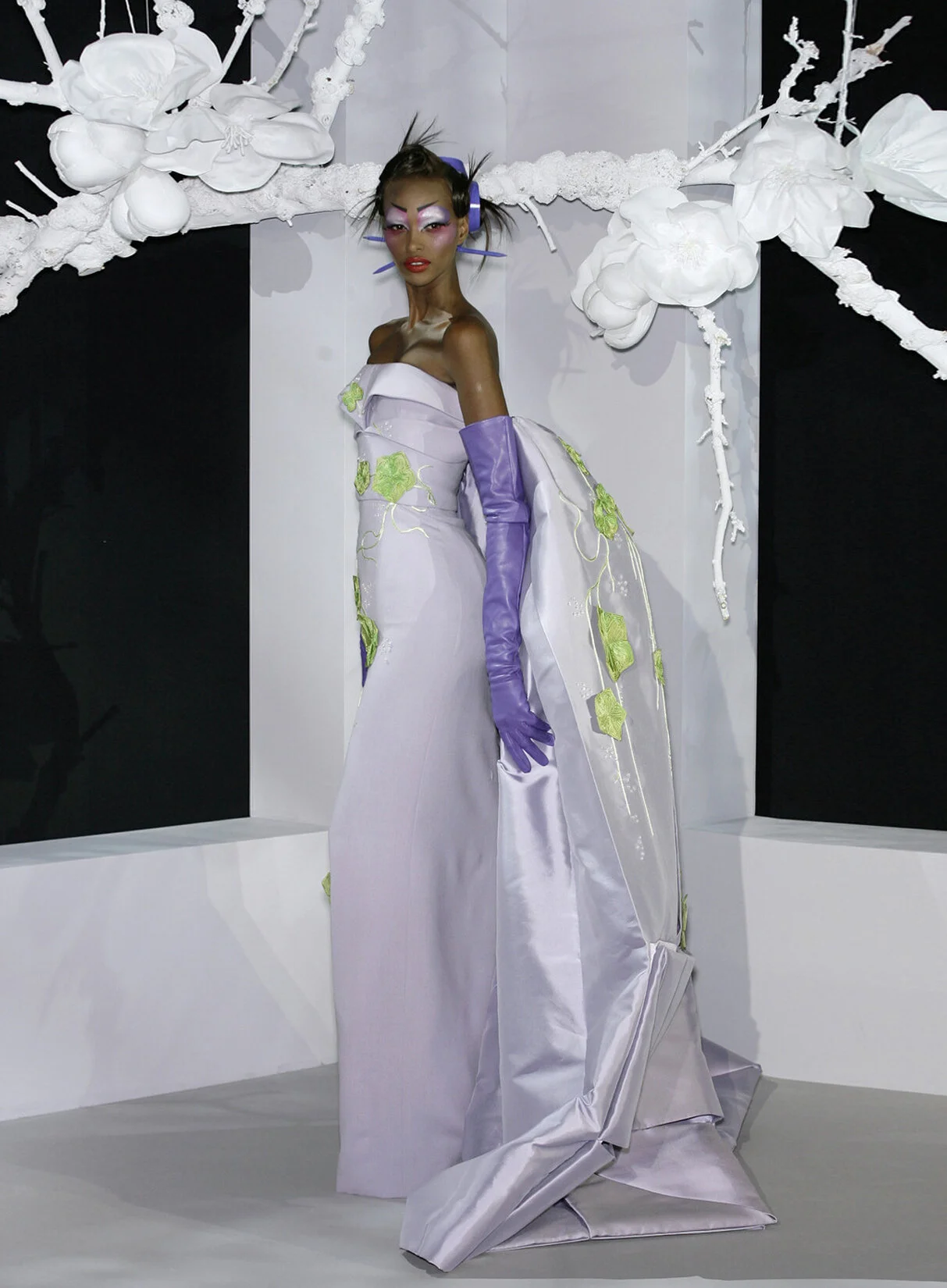 DIOR_HC_S07_OBITRAIN_RUNWAY_SIDE_RES150_CROP.jpg