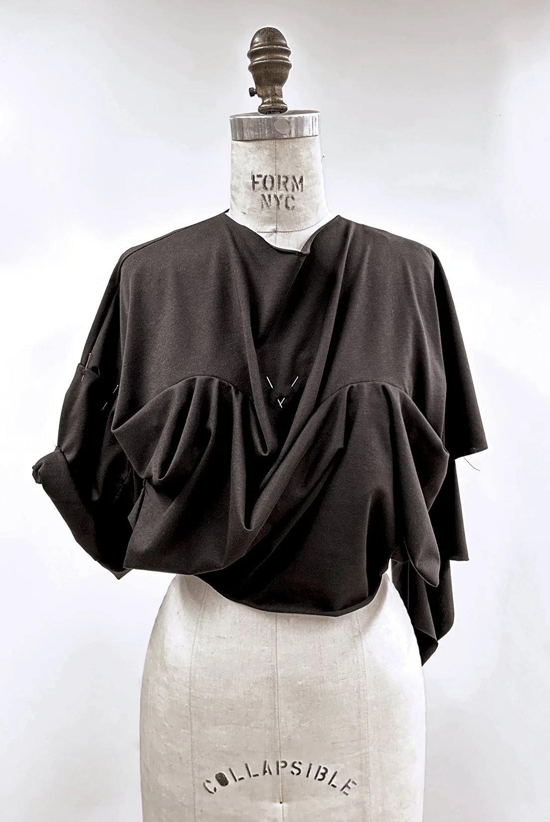 MJ_F23_BLKSPIKYJERSEY_DRAPE_RES150.jpg