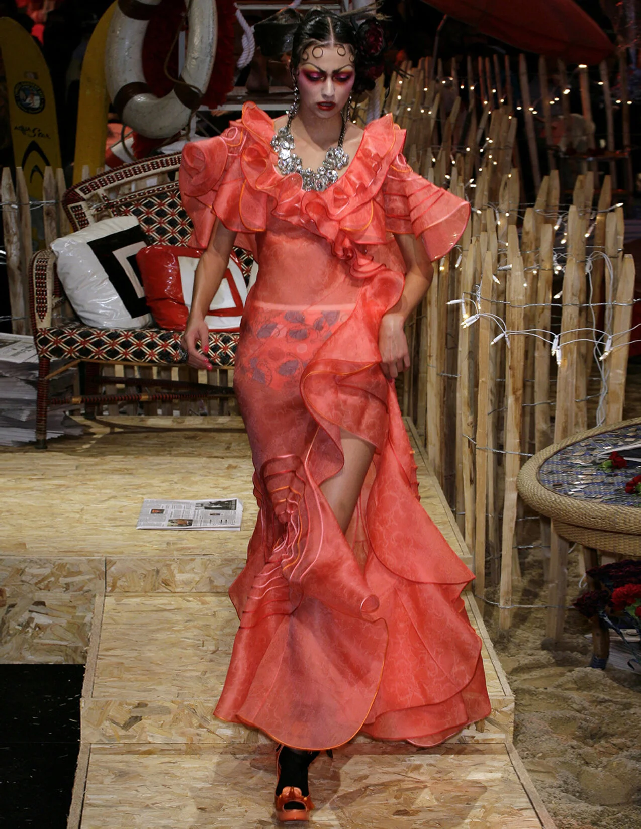 GALLIANO_S08_BIGTWIRLGOWN_RUNWAY_RES150.jpg
