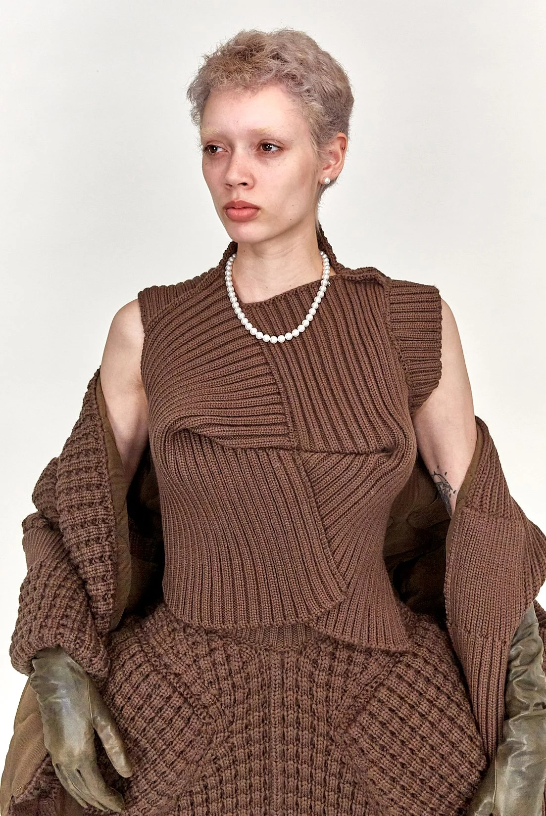 MJ_S23_KNITBUSTDARTS_FIT1_RES150.jpg