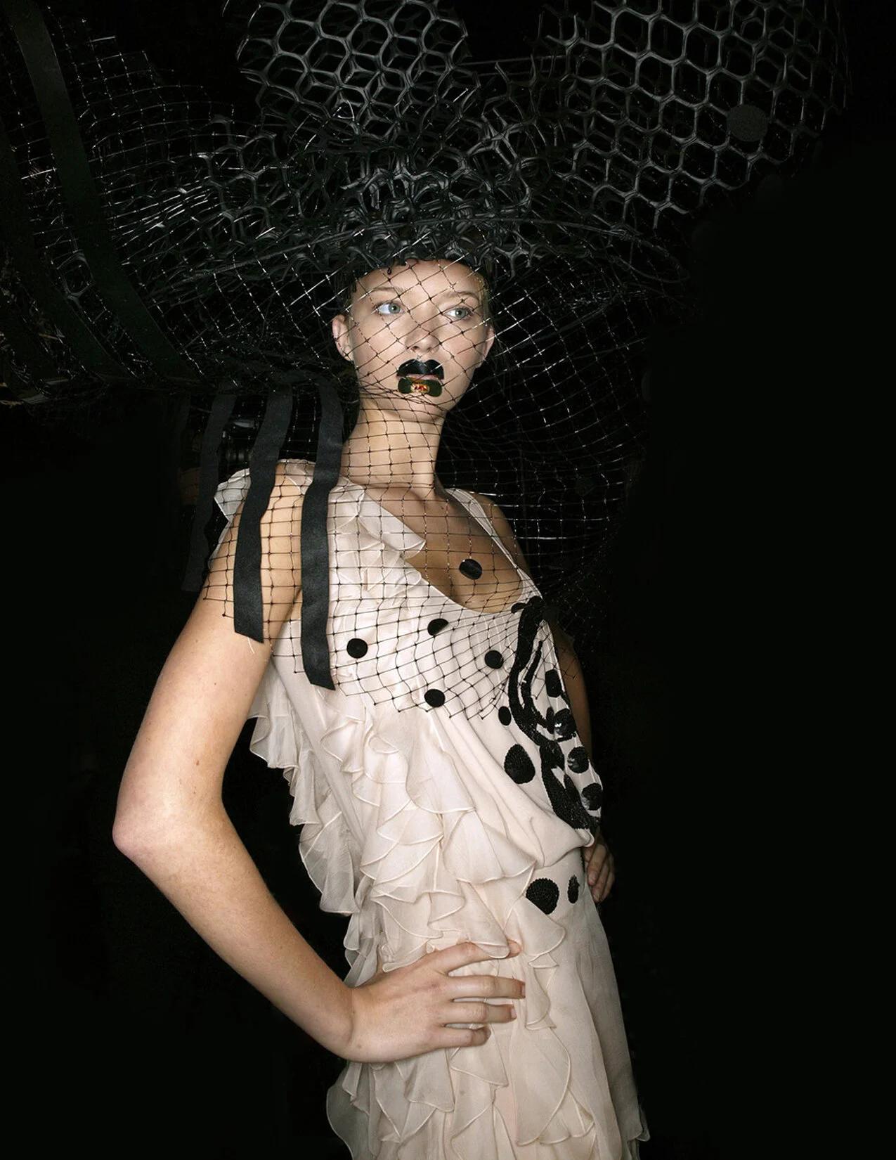 GALLIANO_S07_GEMMAWARDNUDEFRILLDRESS_DETAIL_RES150.jpg